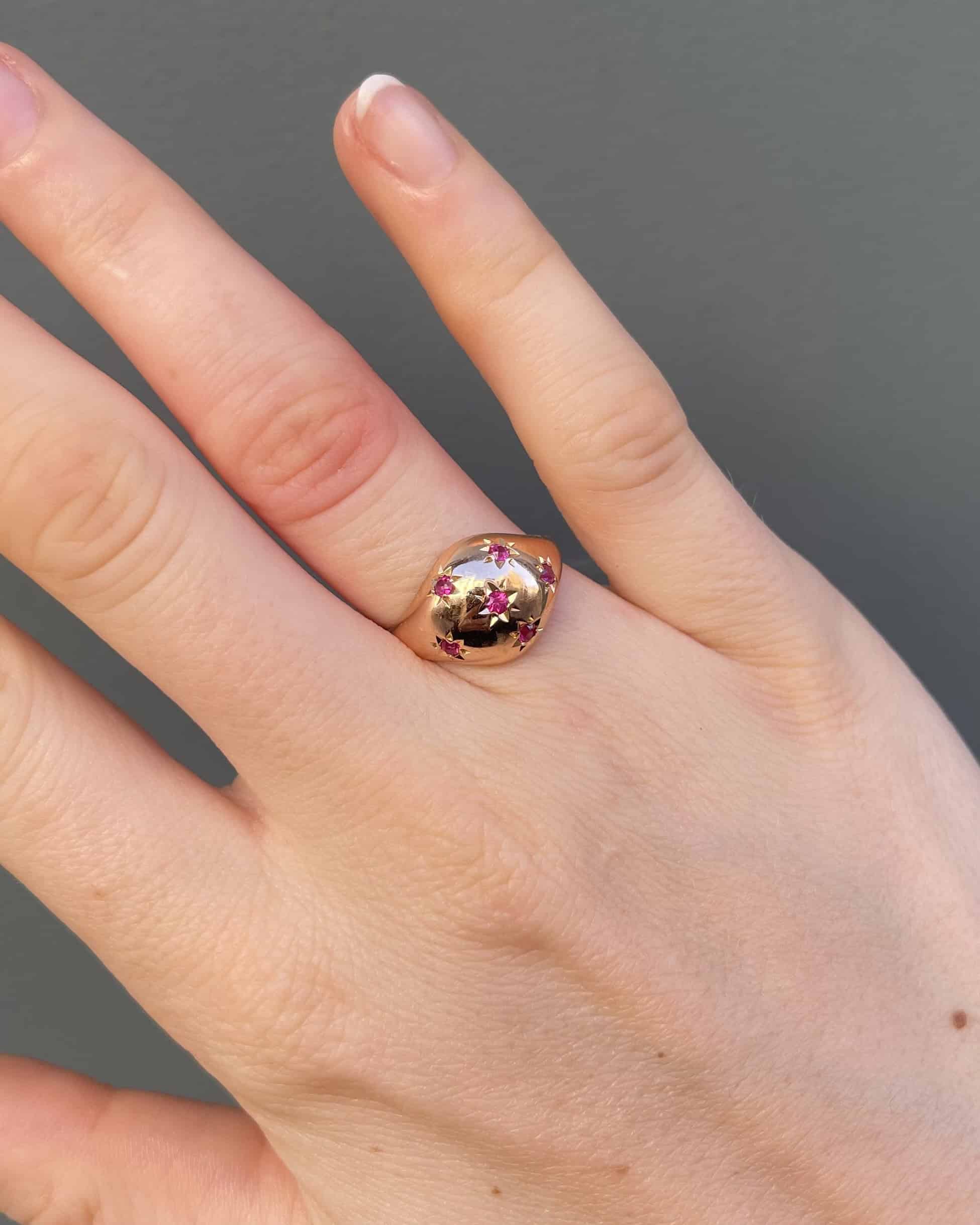 Anillo brazalete vintage con estrella de rubí "Jaya"
