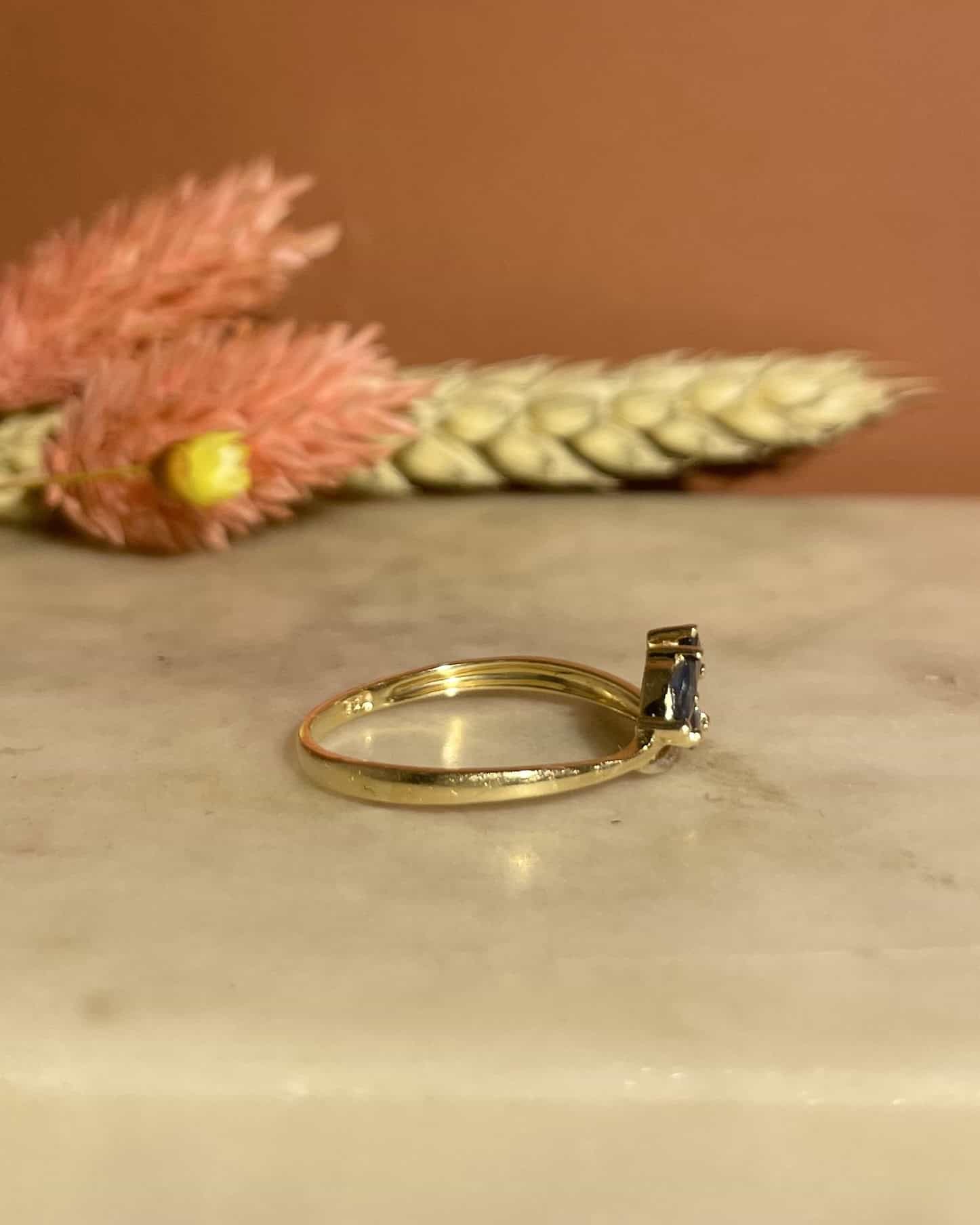 Anillo vintage de zafiro y diamantes "Ghazal"
