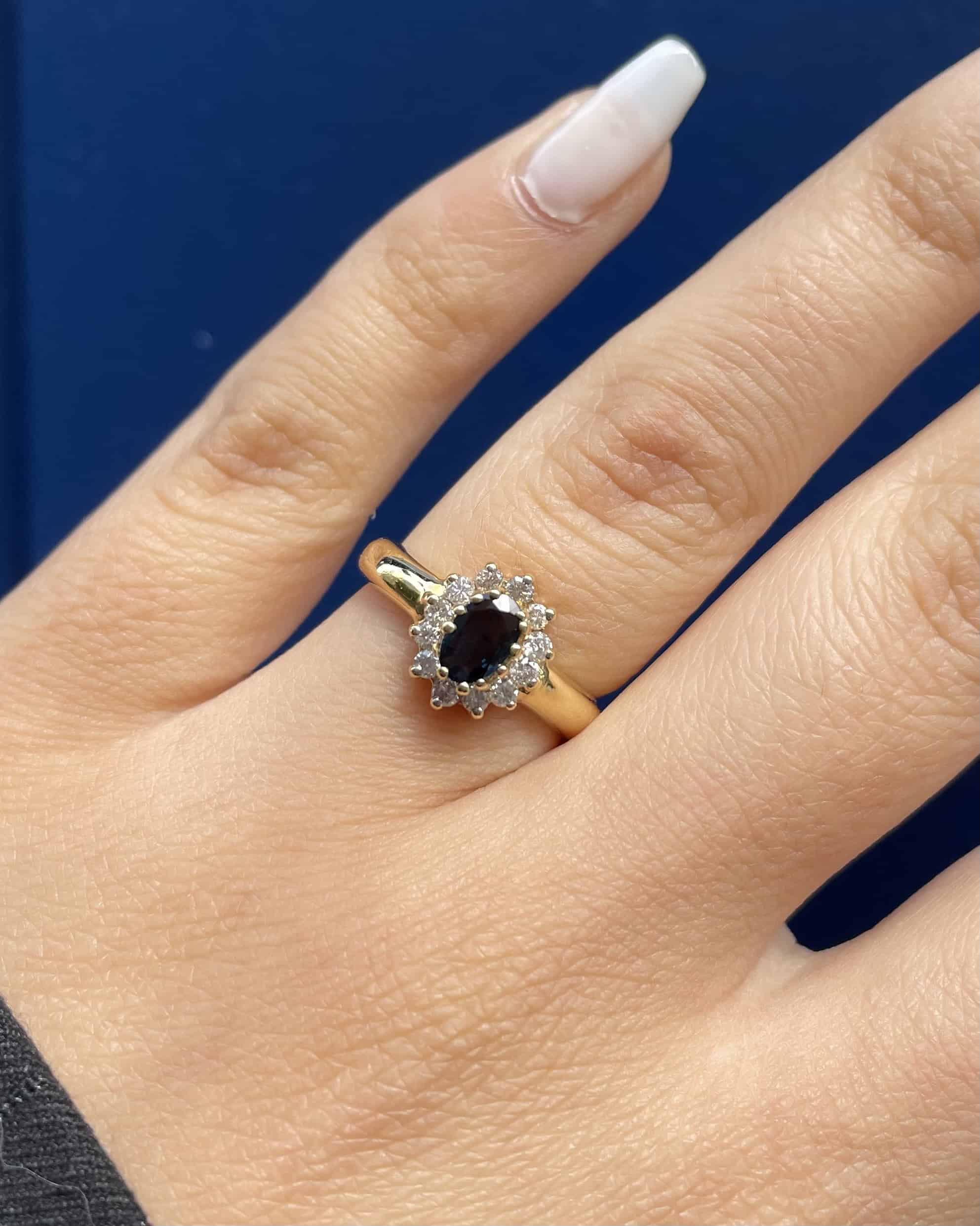 "Constance" 0.40 Carat Sapphire & Diamond Daisy Ring