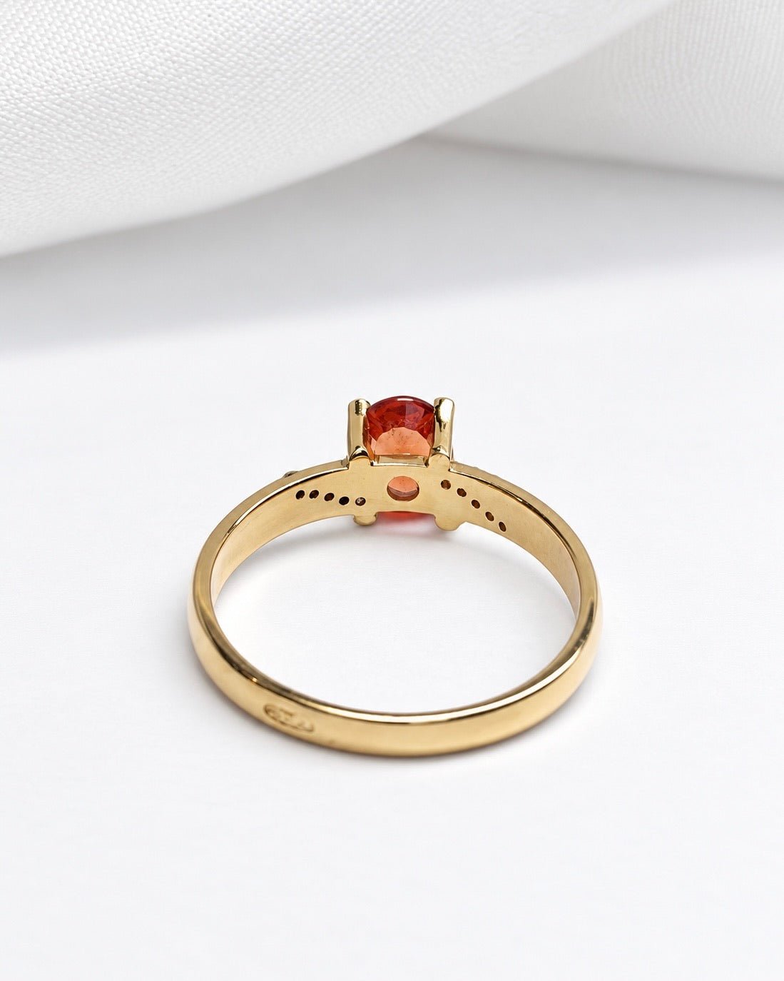 Bague Saphir Mandarine 0.90 carat & Diamants "Camille" - Elliade Paris