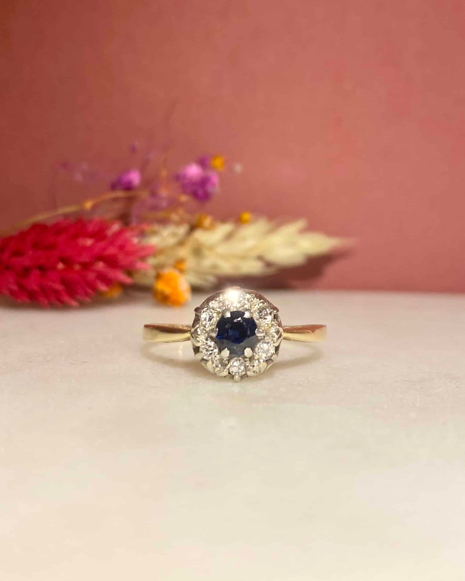 Anillo "Nicola" con margaritas de zafiro y diamantes