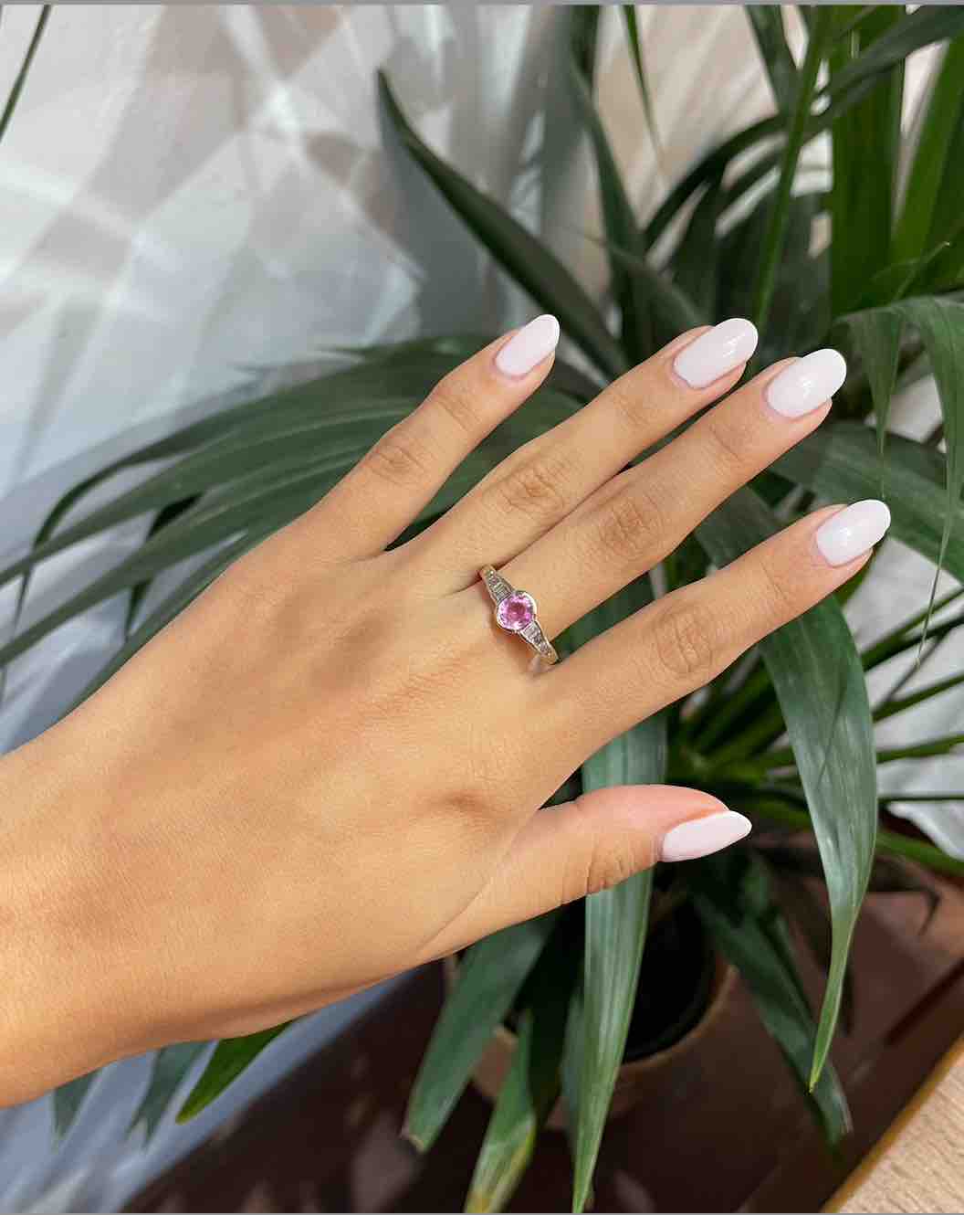 Anillo Solitario "Bérénice" Zafiro Rosa y Diamantes