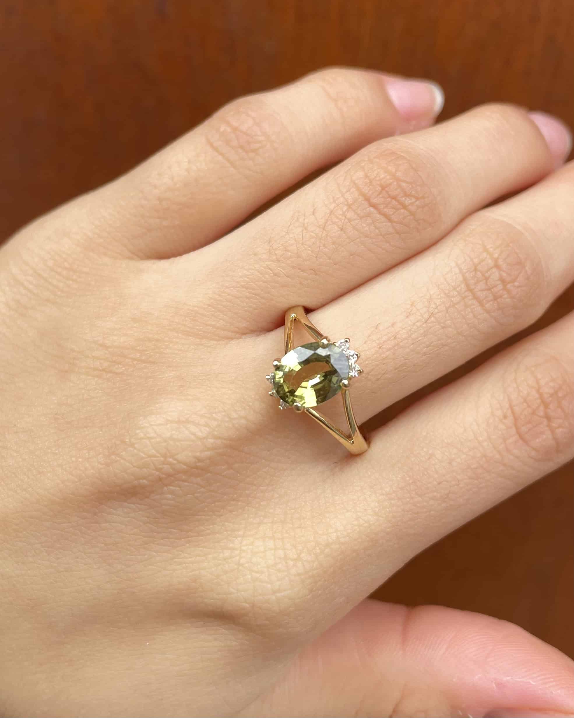 Bague Marguerite Grenat Vert 1.60 Carat & Diamants "Tiana"