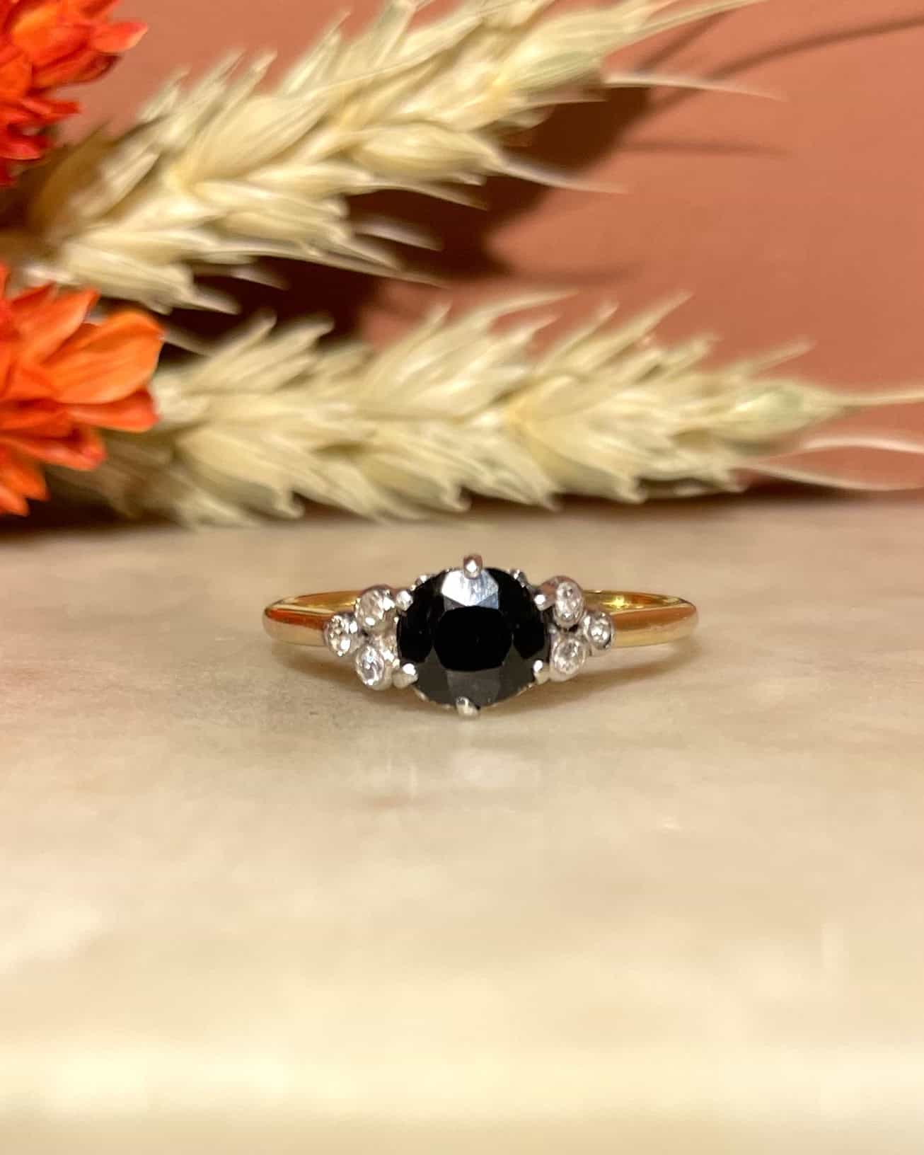 Anillo trilogía "Maélia" de zafiro y diamantes de 1,20 quilates