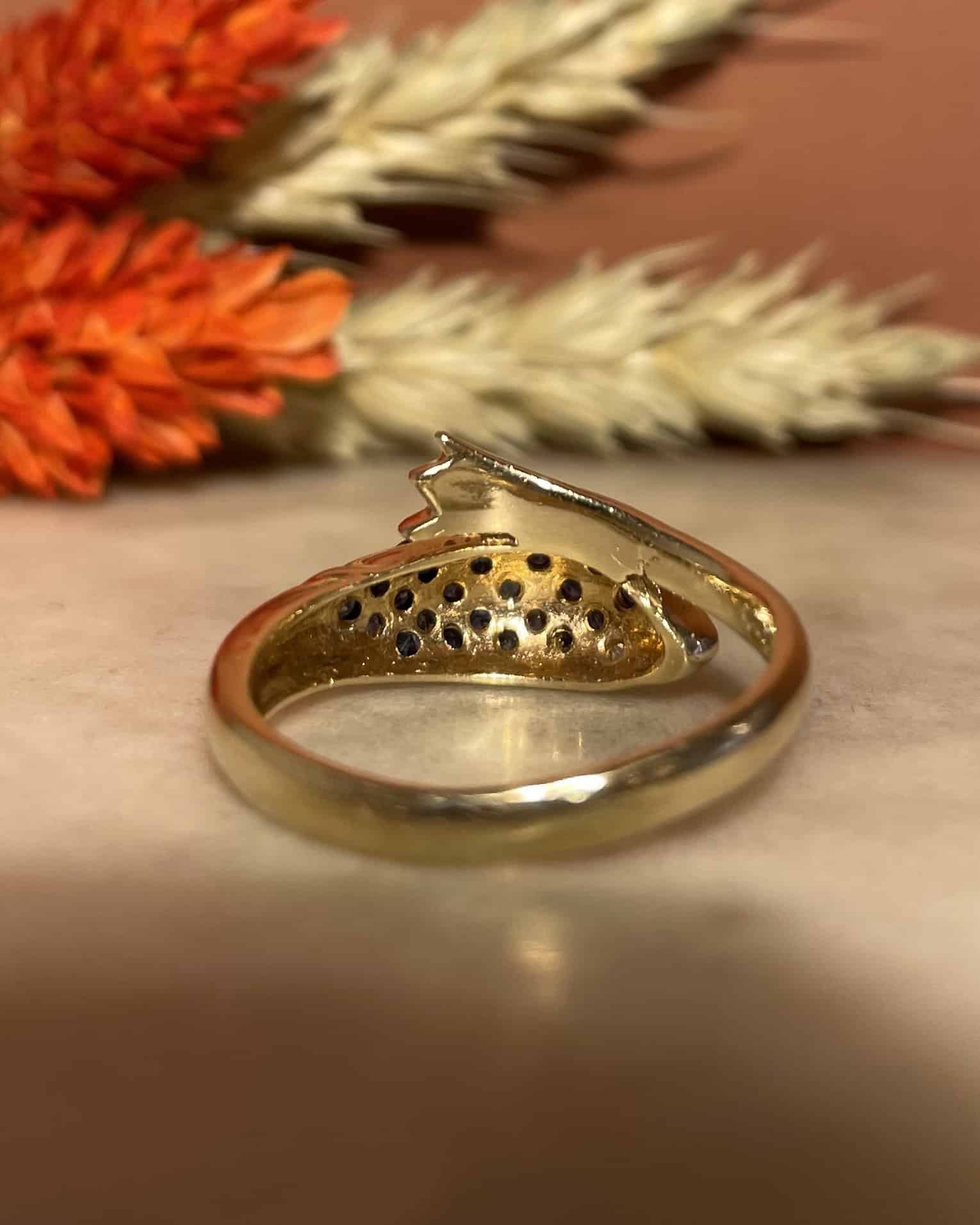 Anillo de delfín "Émmaé" con 24 zafiros y diamantes
