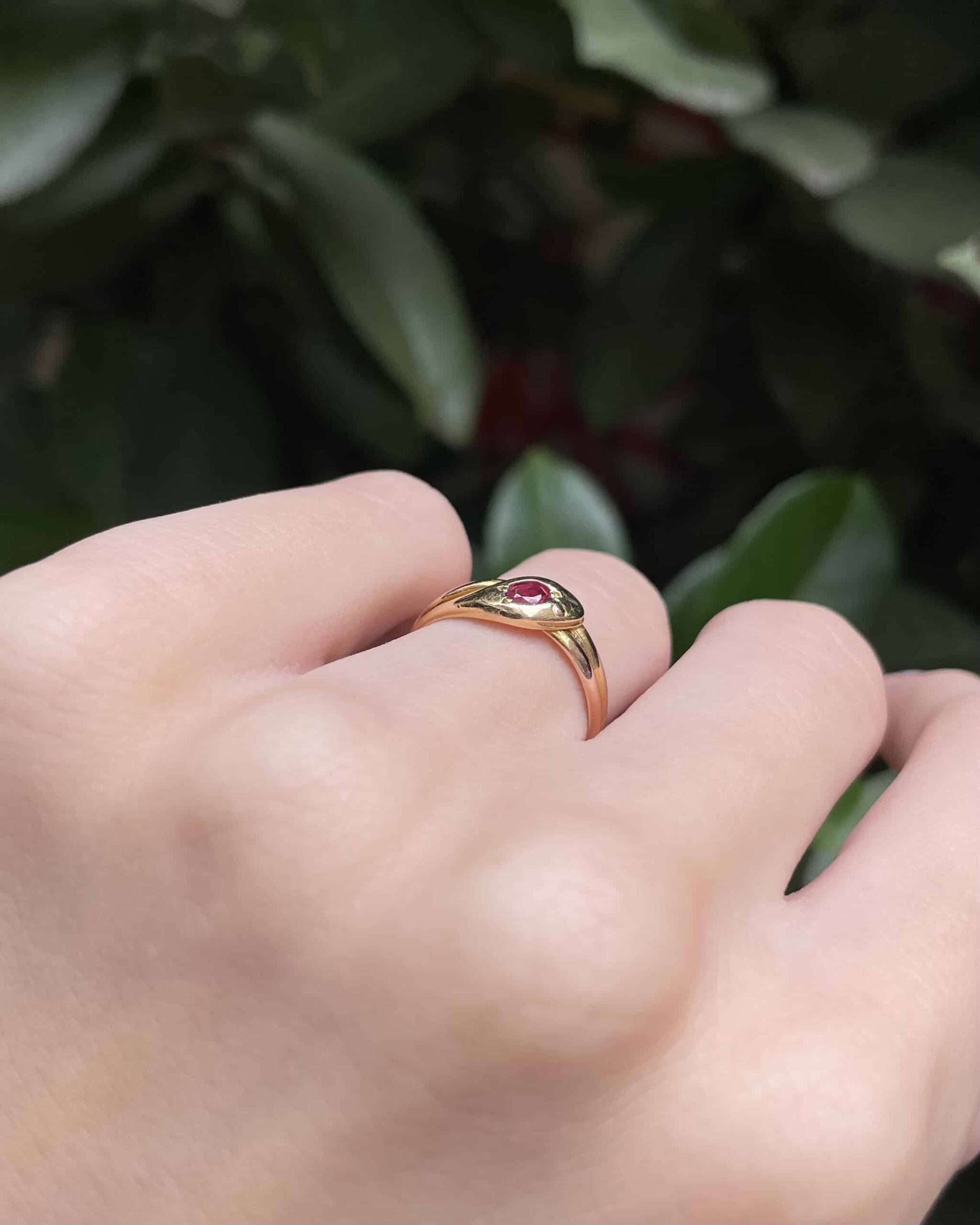 Bague Jonc Serpent Rubis "Lou-Ange" - Elliade Paris