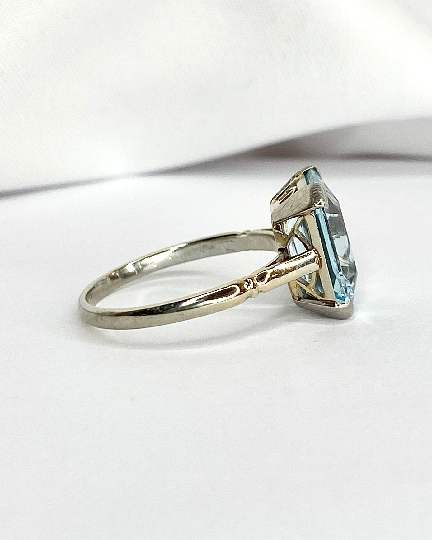 Bague Solitaire Aigue - Marine 4.35 carats "Ilda" - Elliade Paris