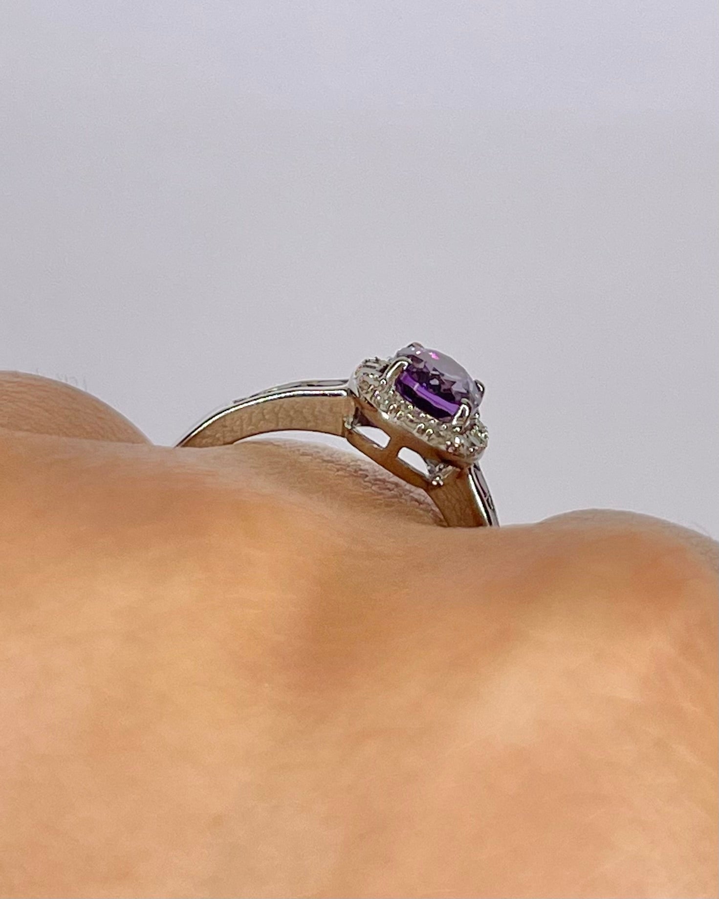 Bague Solitaire Améthyste 0.67 carat & Diamants "Françoise" - Elliade Paris