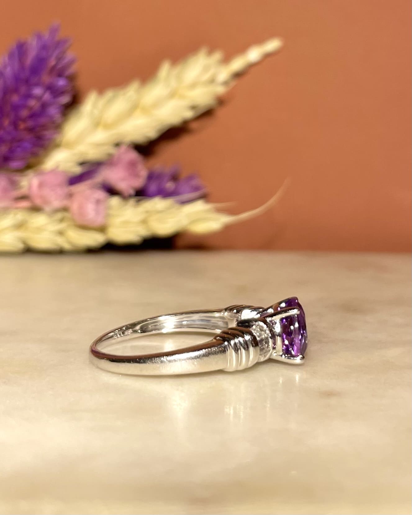 Bague Solitaire Améthyste & 6 Diamants "Padmé" - Elliade Paris