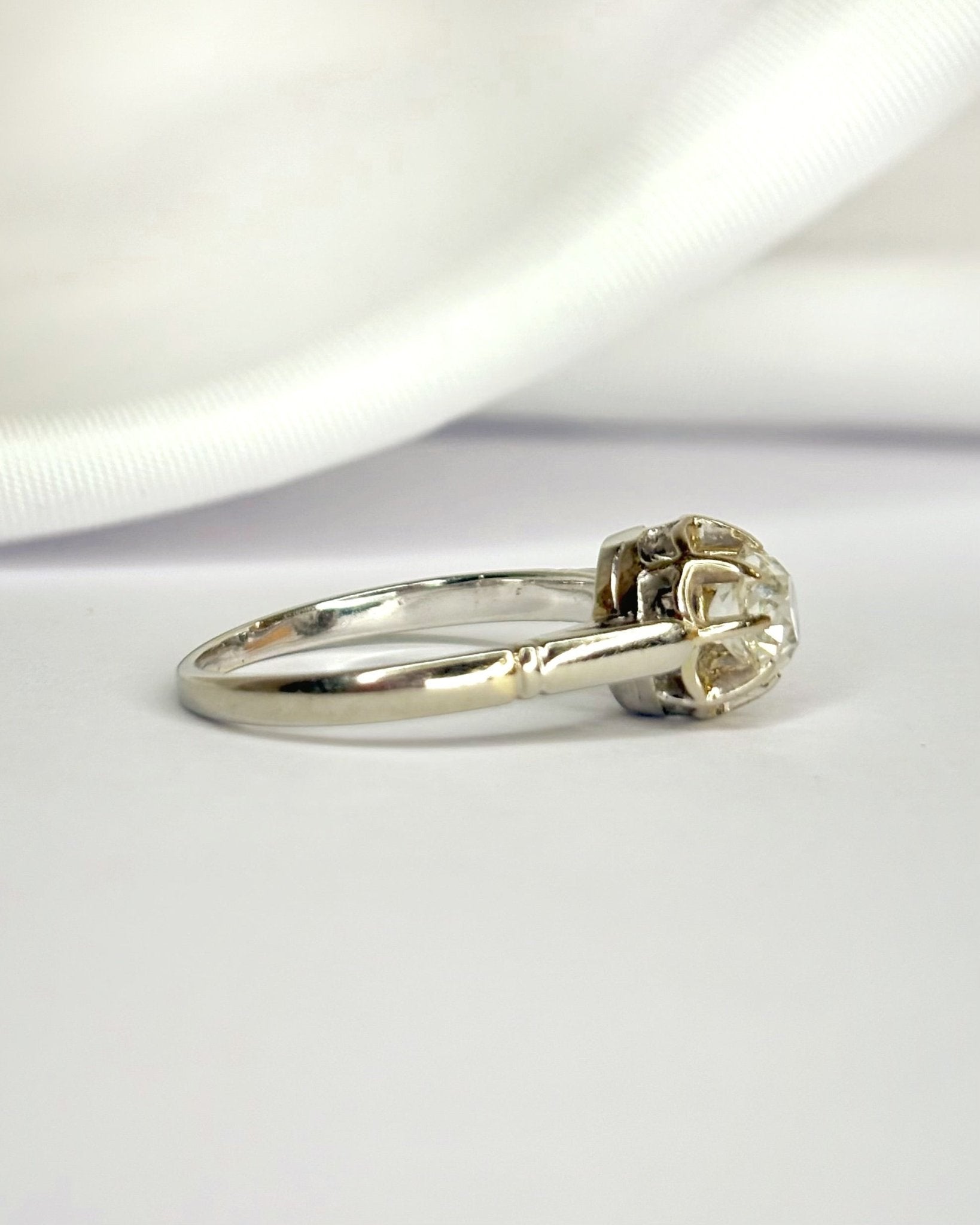 Bague Solitaire Art-Déco Diamant 0.65 carat "Laurence" - Elliade Paris