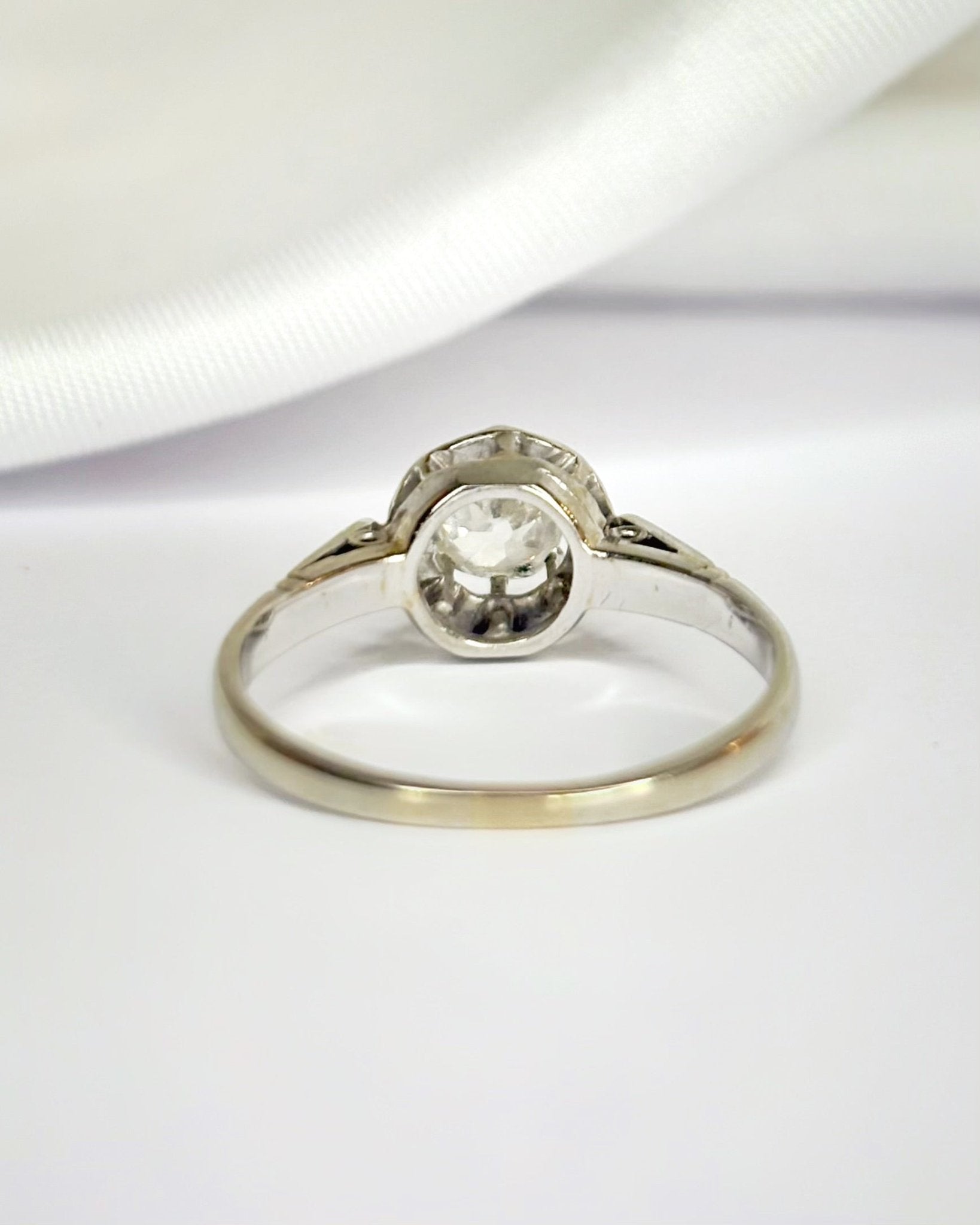 Bague Solitaire Art-Déco Diamant 0.65 carat "Laurence" - Elliade Paris