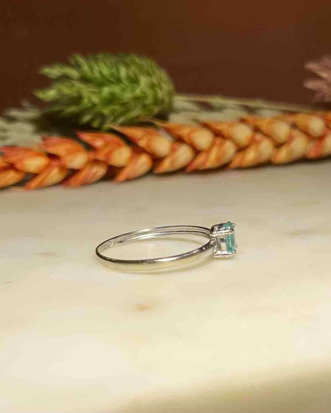 Bague Solitaire Béryl vert "Rania" - Elliade Paris