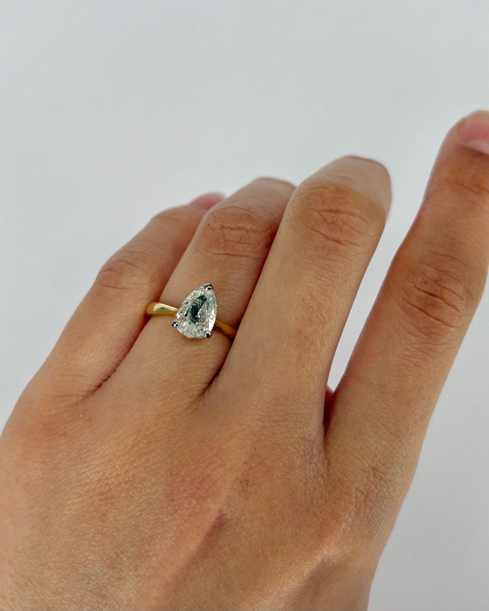 Bague Solitaire Diamant 1 carat Taille Poire "Dina" - Elliade Paris