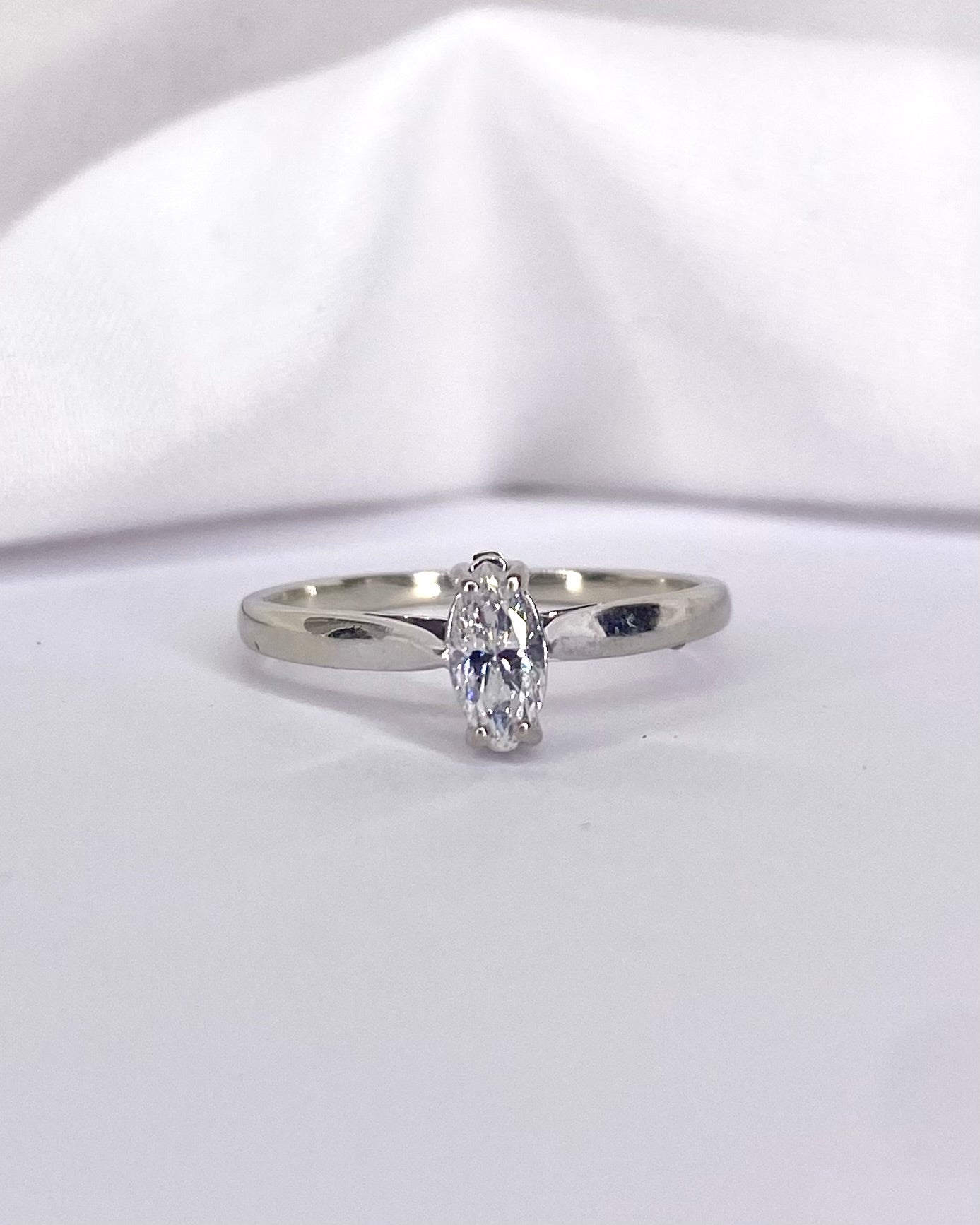 Bague Solitaire Diamant Marquise 0.24 carat "Emine" - Elliade Paris