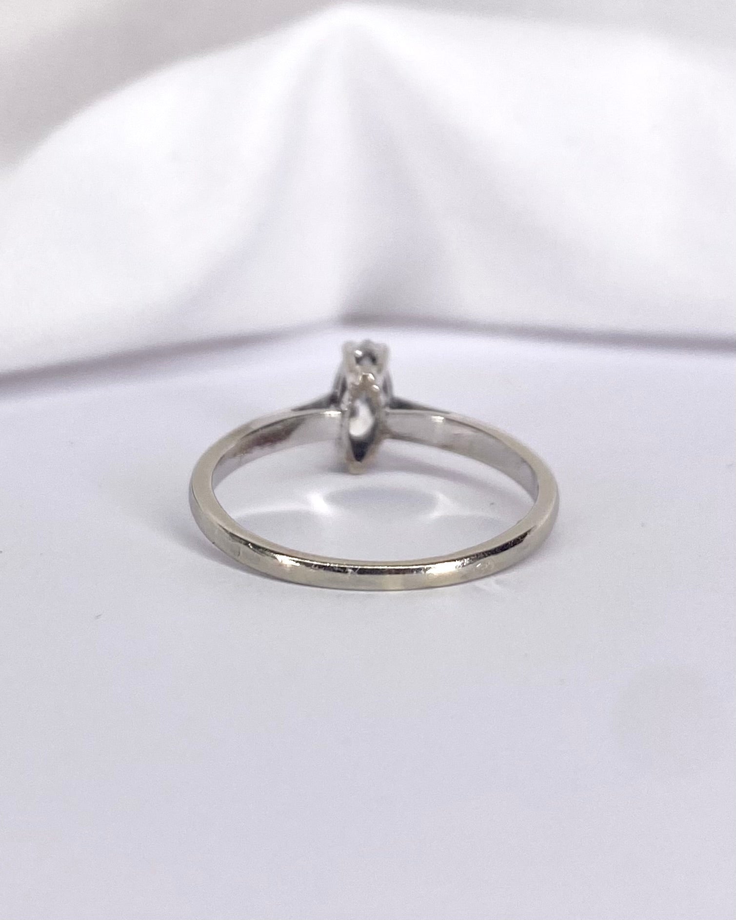 Bague Solitaire Diamant Marquise 0.24 carat "Emine" - Elliade Paris