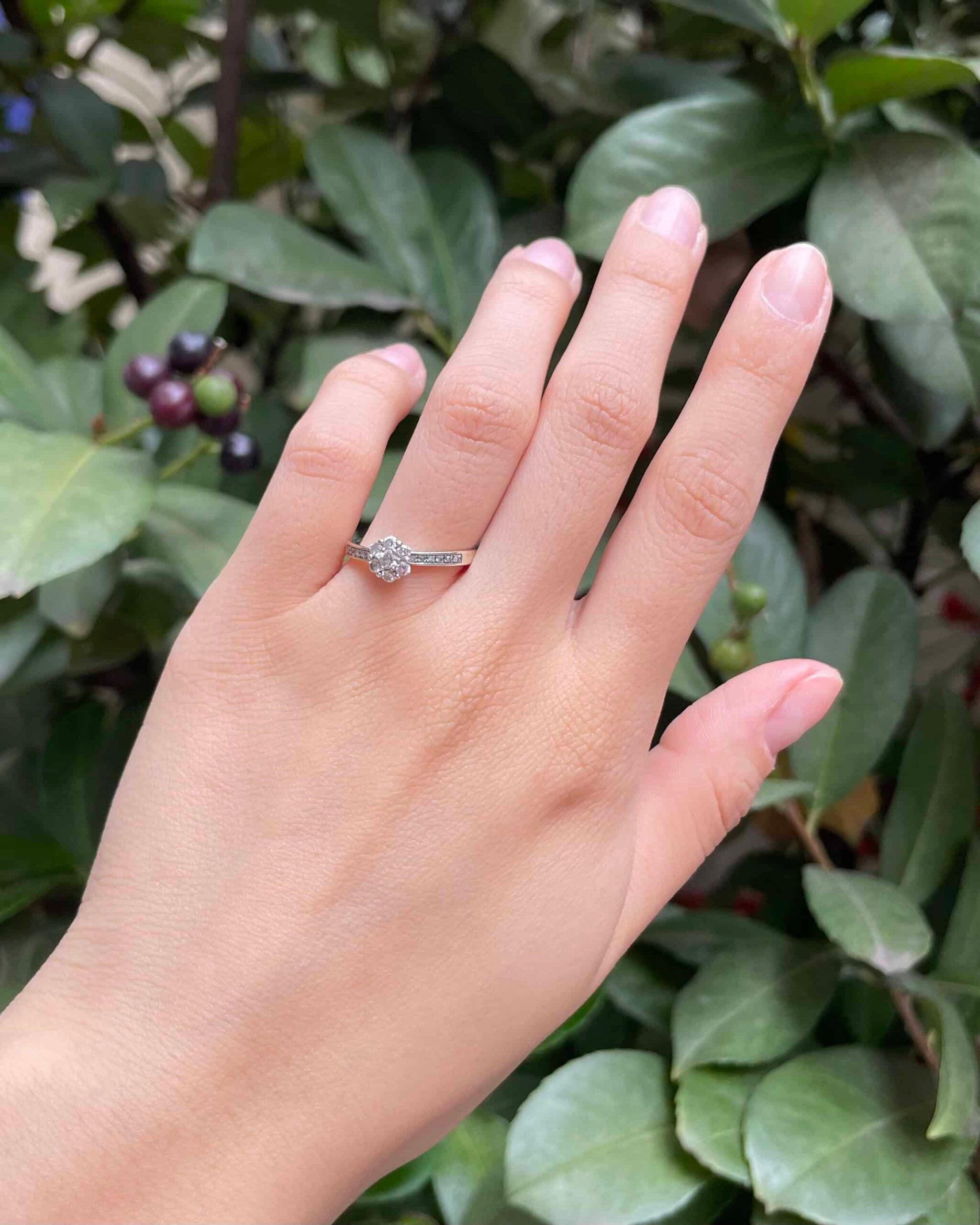 "Anaize" 19 Diamond Flower Solitaire Ring