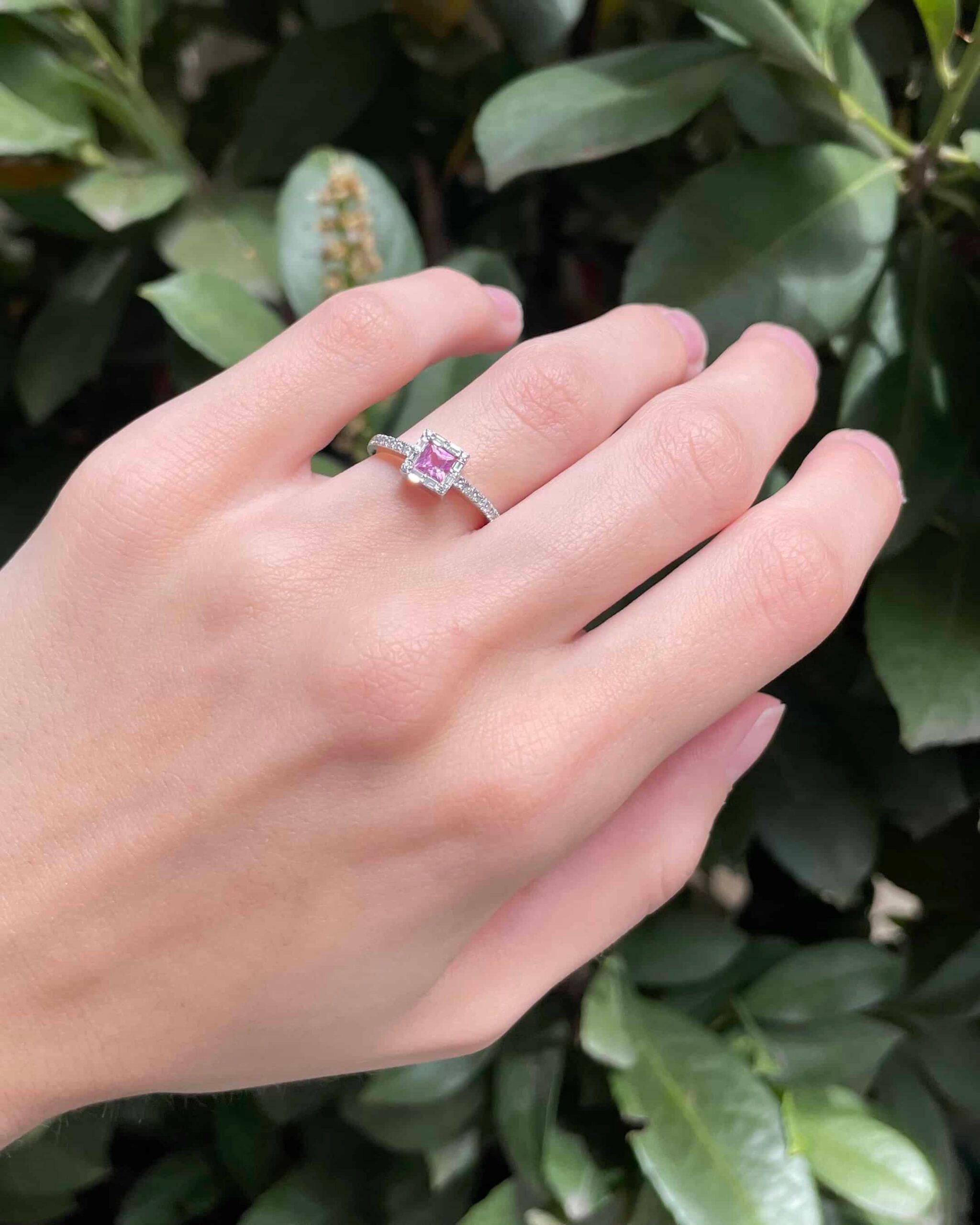 Bague Solitaire Saphir Rose 0.30 carat & 26 Diamants "Naomi"