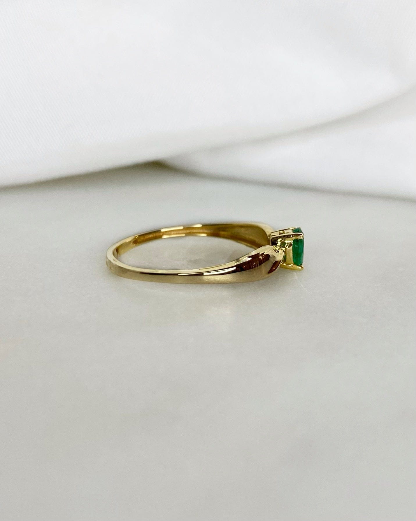 Bague Solitaire Emeraude 0.20 carat "Alionore" - Elliade Paris