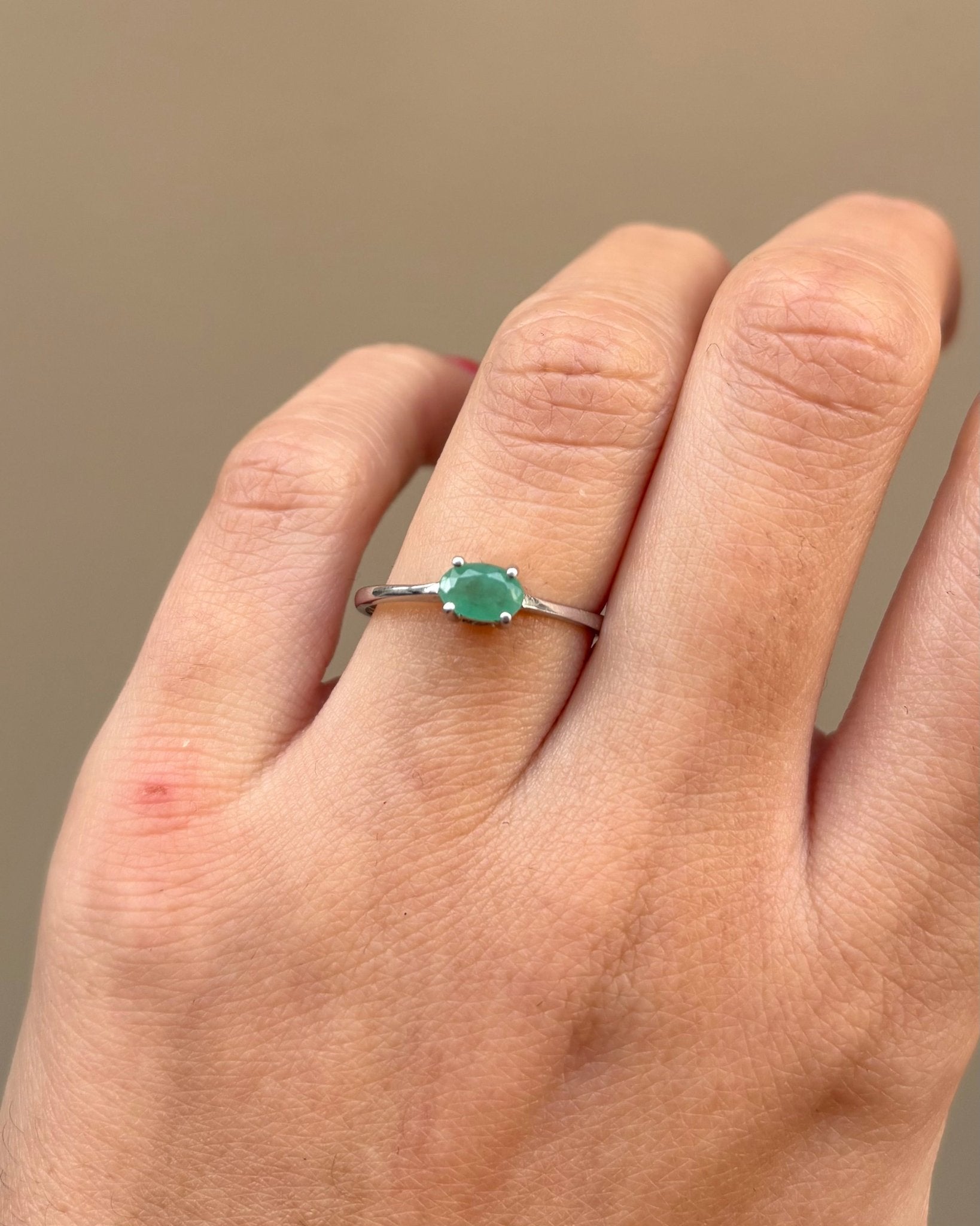 Bague Solitaire Émeraude 0.42 carat "Emelyne" - Elliade Paris