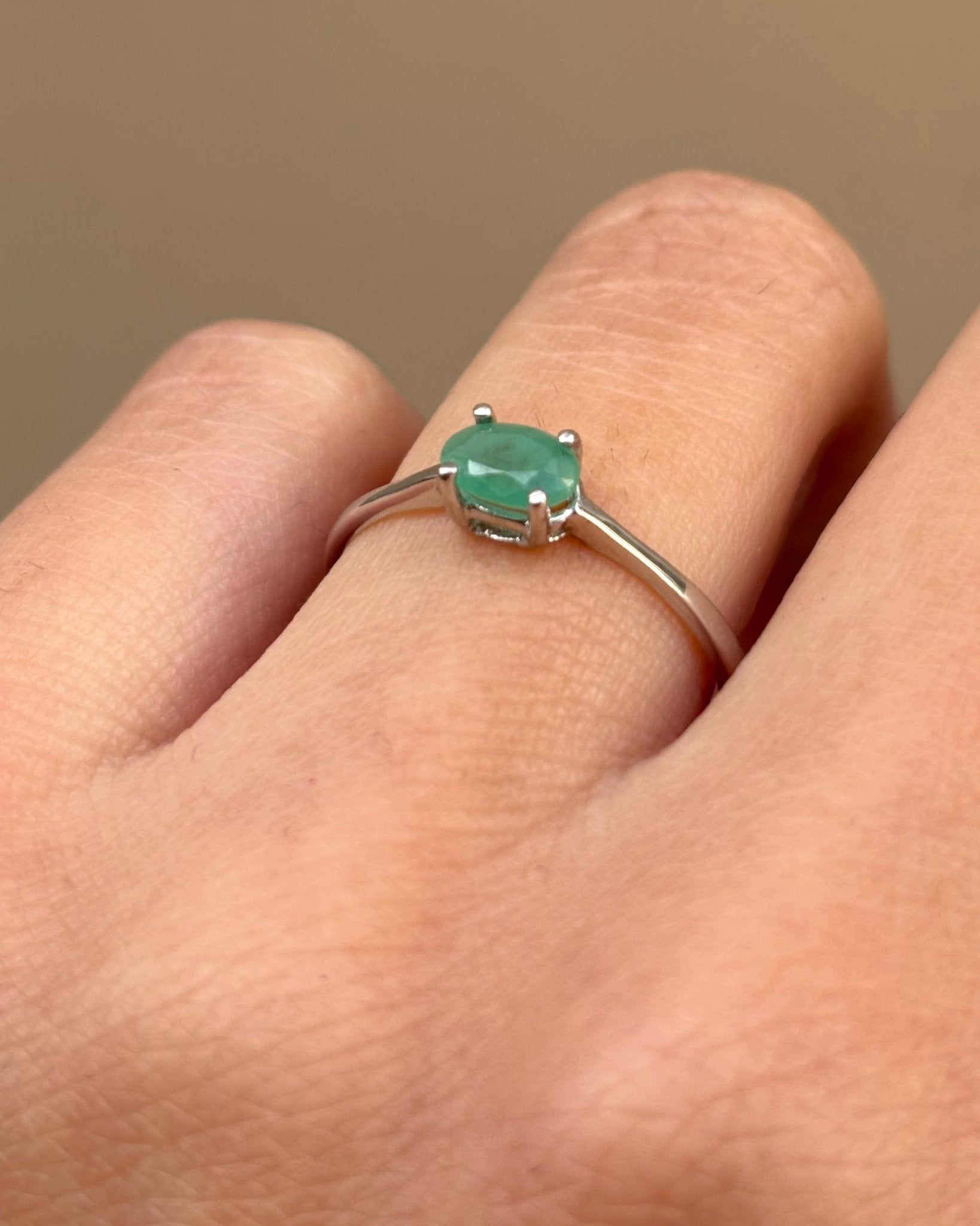 Bague Solitaire Émeraude 0.42 carat "Emelyne" - Elliade Paris