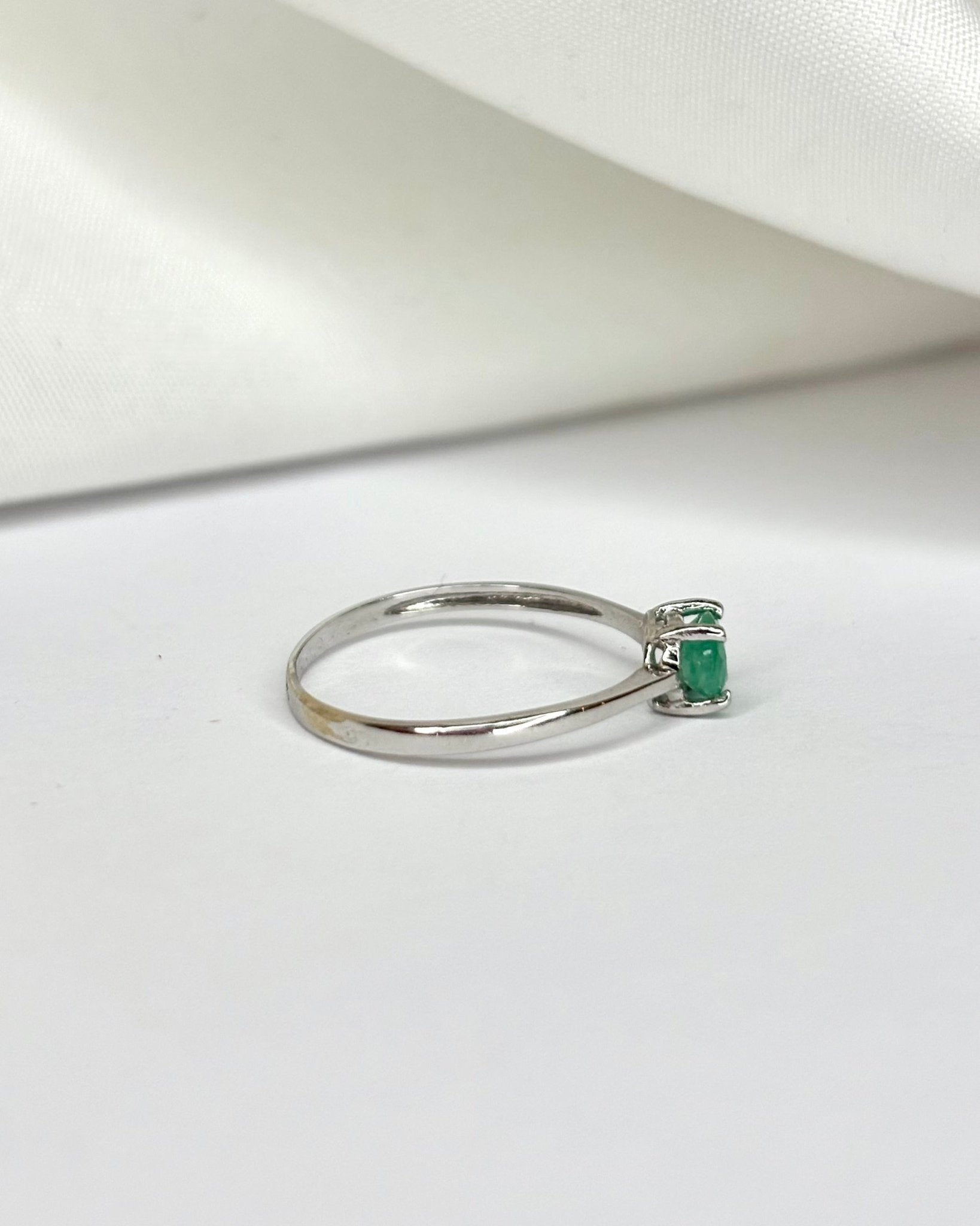 Bague Solitaire Émeraude 0.42 carat "Emelyne" - Elliade Paris