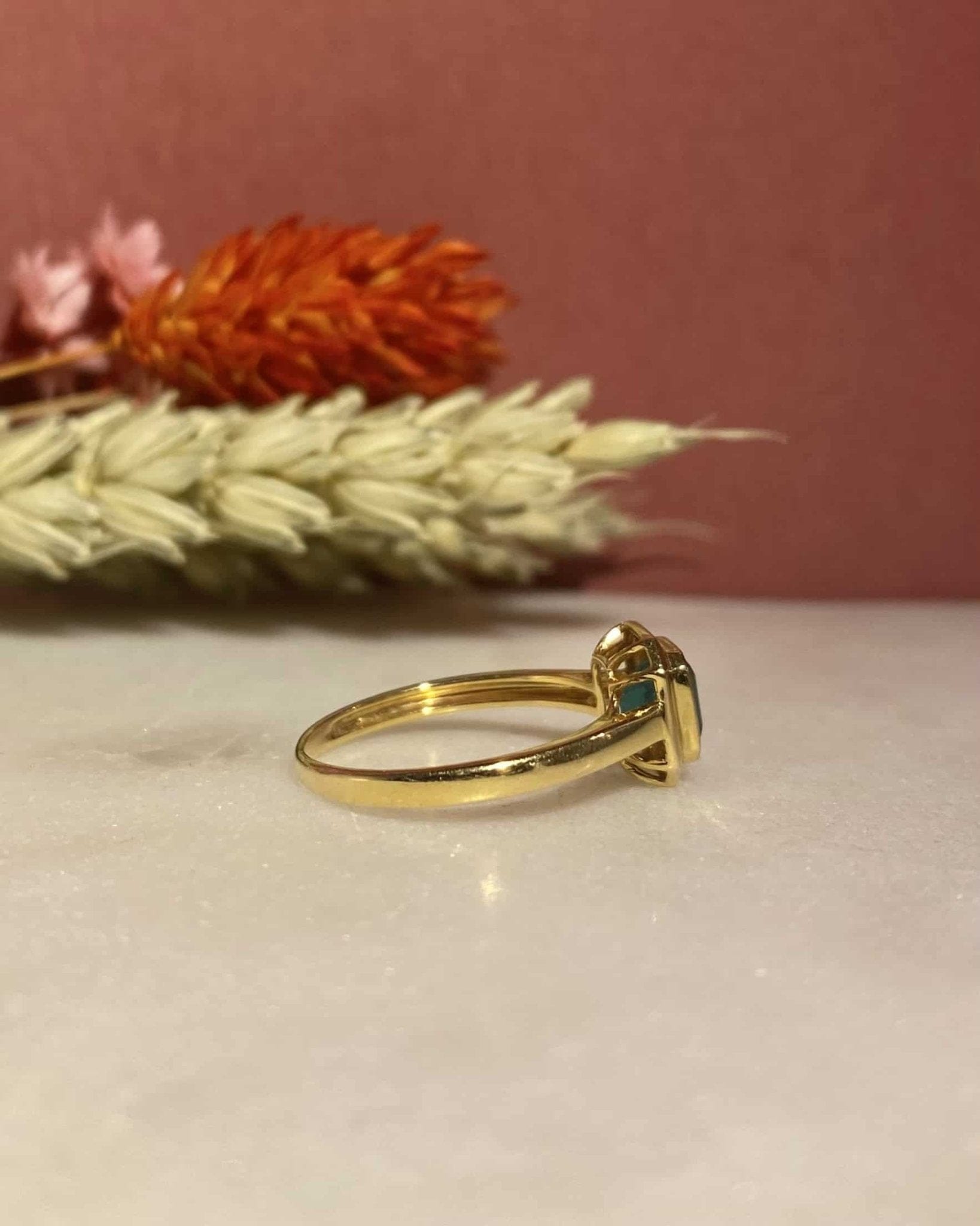 Bague Solitaire Émeraude 0.65 carat "Klaudia" - Elliade Paris