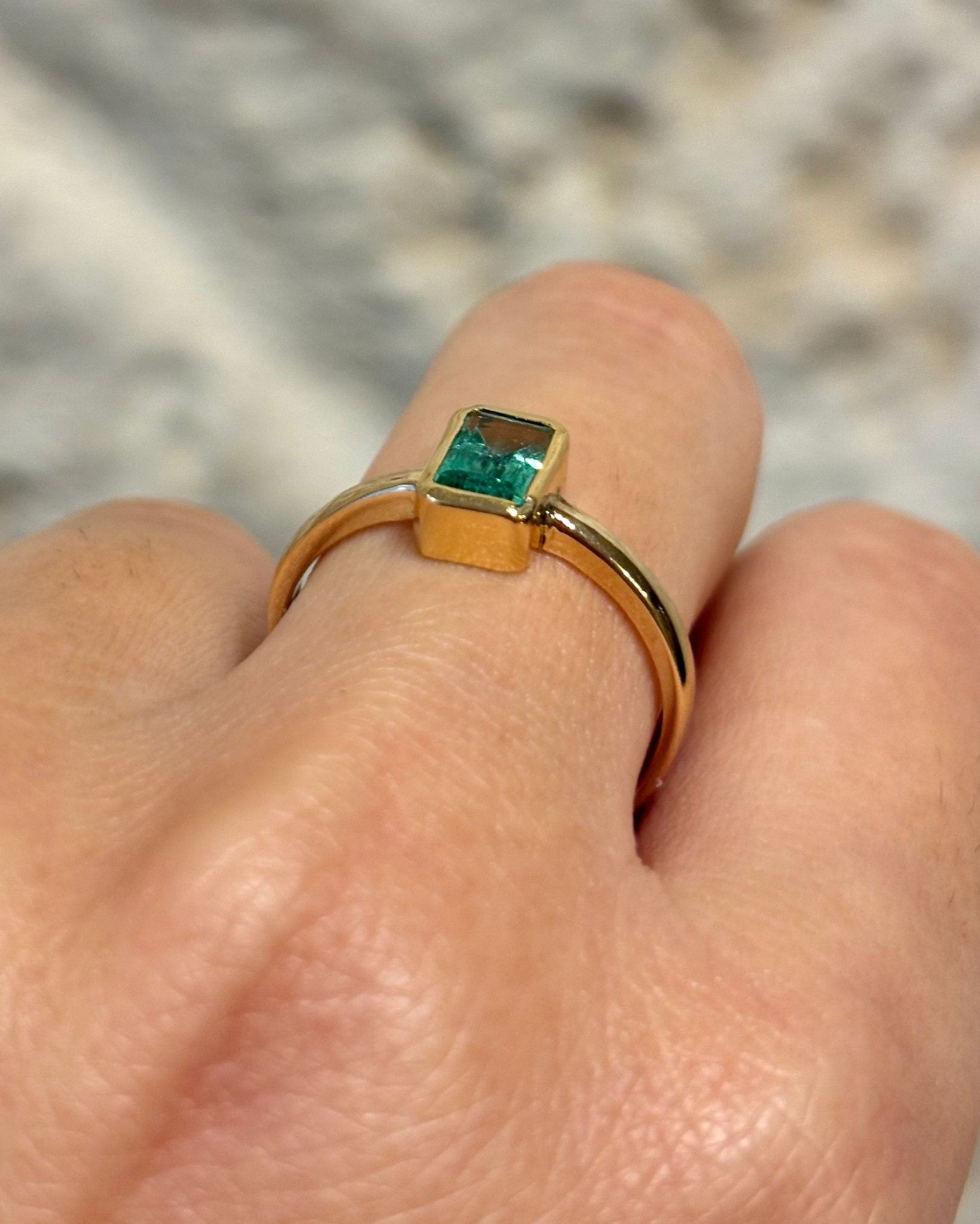 Bague Solitaire Émeraude 0.74 carat "Donna" - Elliade Paris