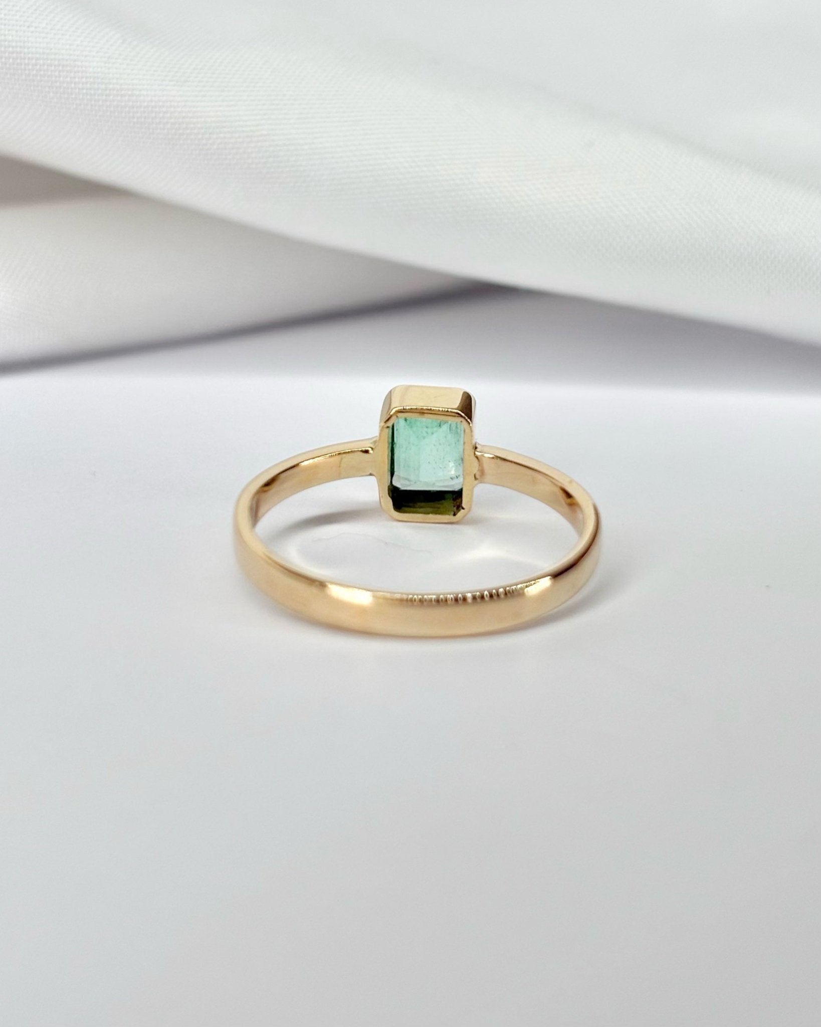 Bague Solitaire Émeraude 0.74 carat "Donna" - Elliade Paris