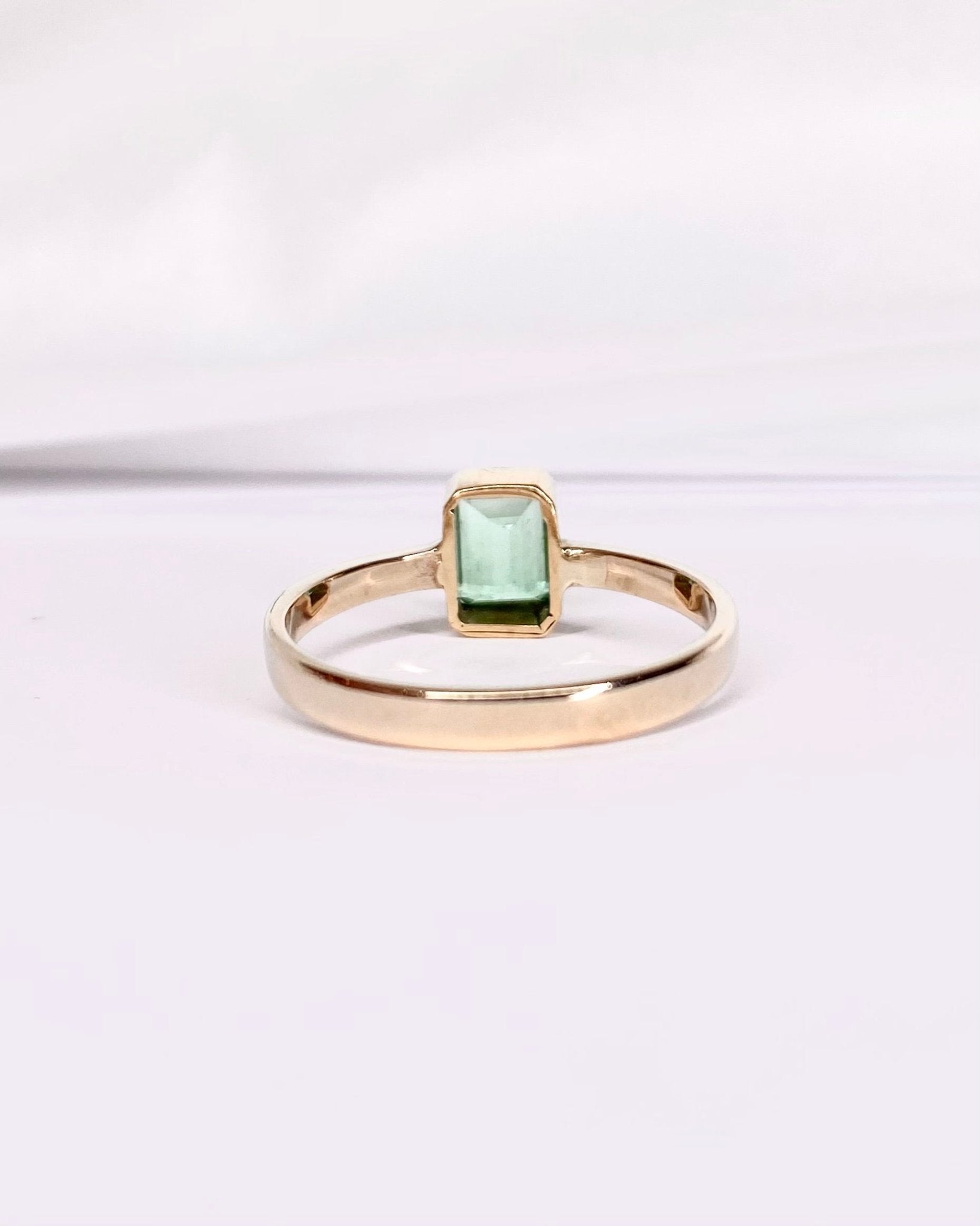 Bague Solitaire Émeraude 0.74 carat "Donna" - Elliade Paris