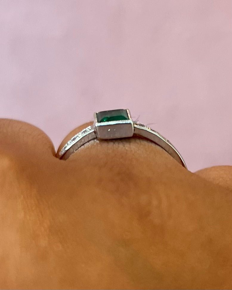 Bague Solitaire Émeraude 0.80 carat & Diamants "Abigaël" - Elliade Paris