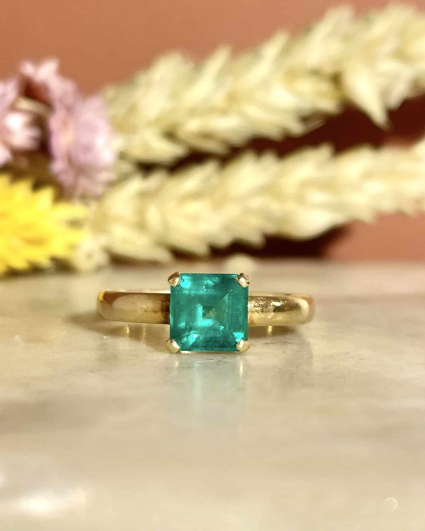 Bague Solitaire Émeraude 0.80 carat "Frances" - Elliade Paris