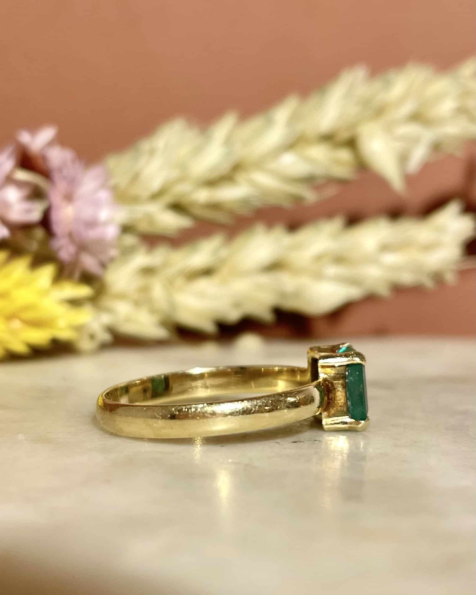 Bague Solitaire Émeraude 0.80 carat "Frances" - Elliade Paris
