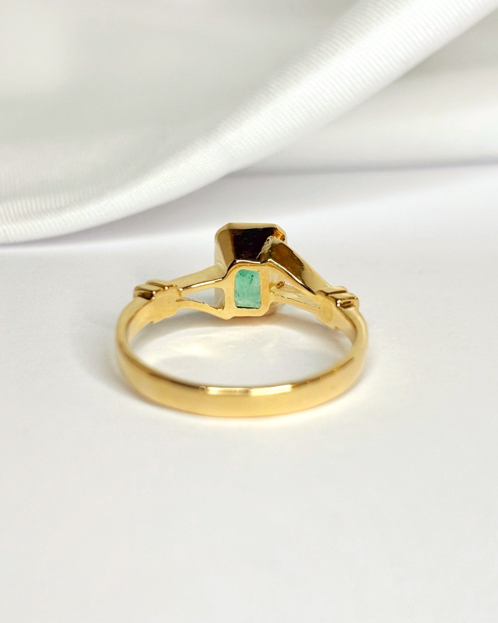 Bague Solitaire Émeraude 1.18 carat "Nancy" - Elliade Paris