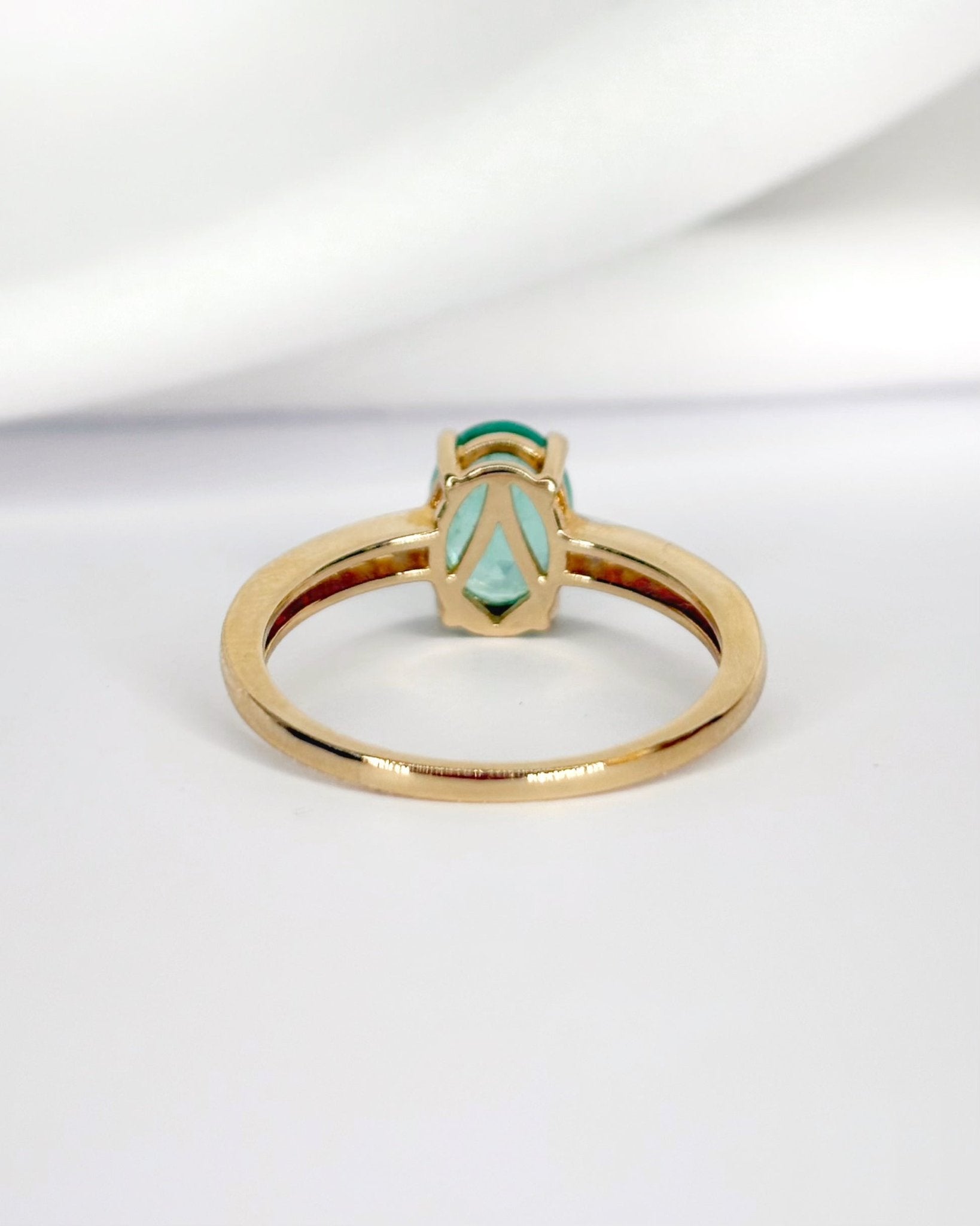 Bague Solitaire Émeraude 1.30 carat & Diamants "Safina" - Elliade Paris