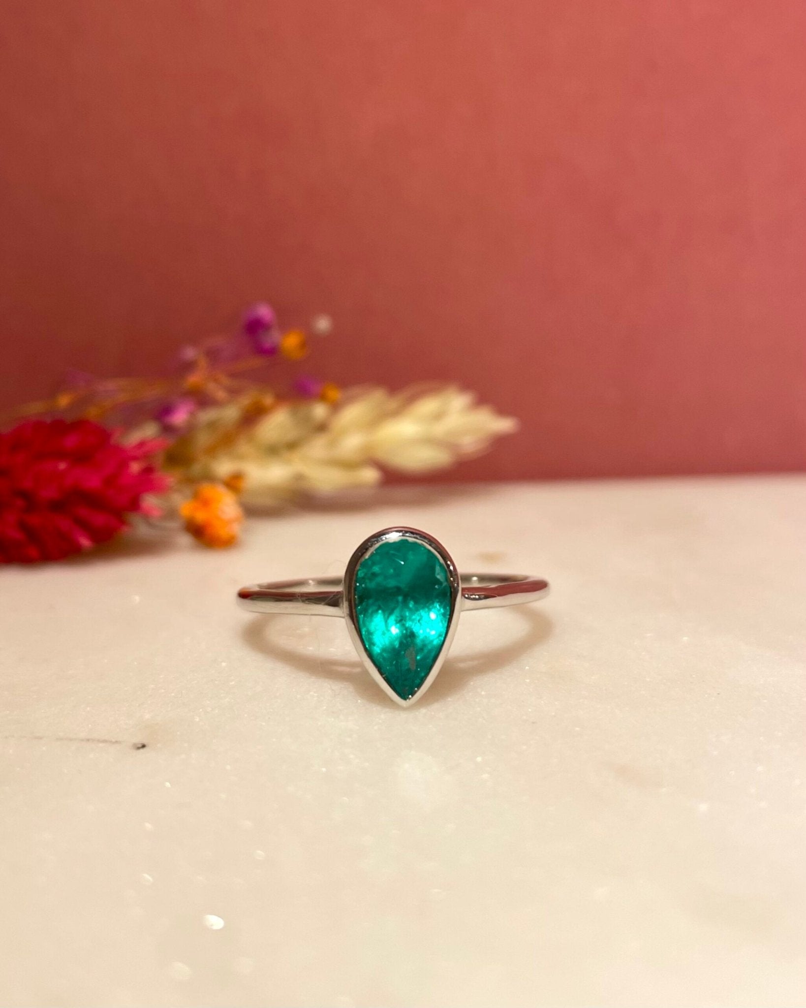Bague Solitaire Émeraude 1.30 Carat "Katerina" - Elliade Paris