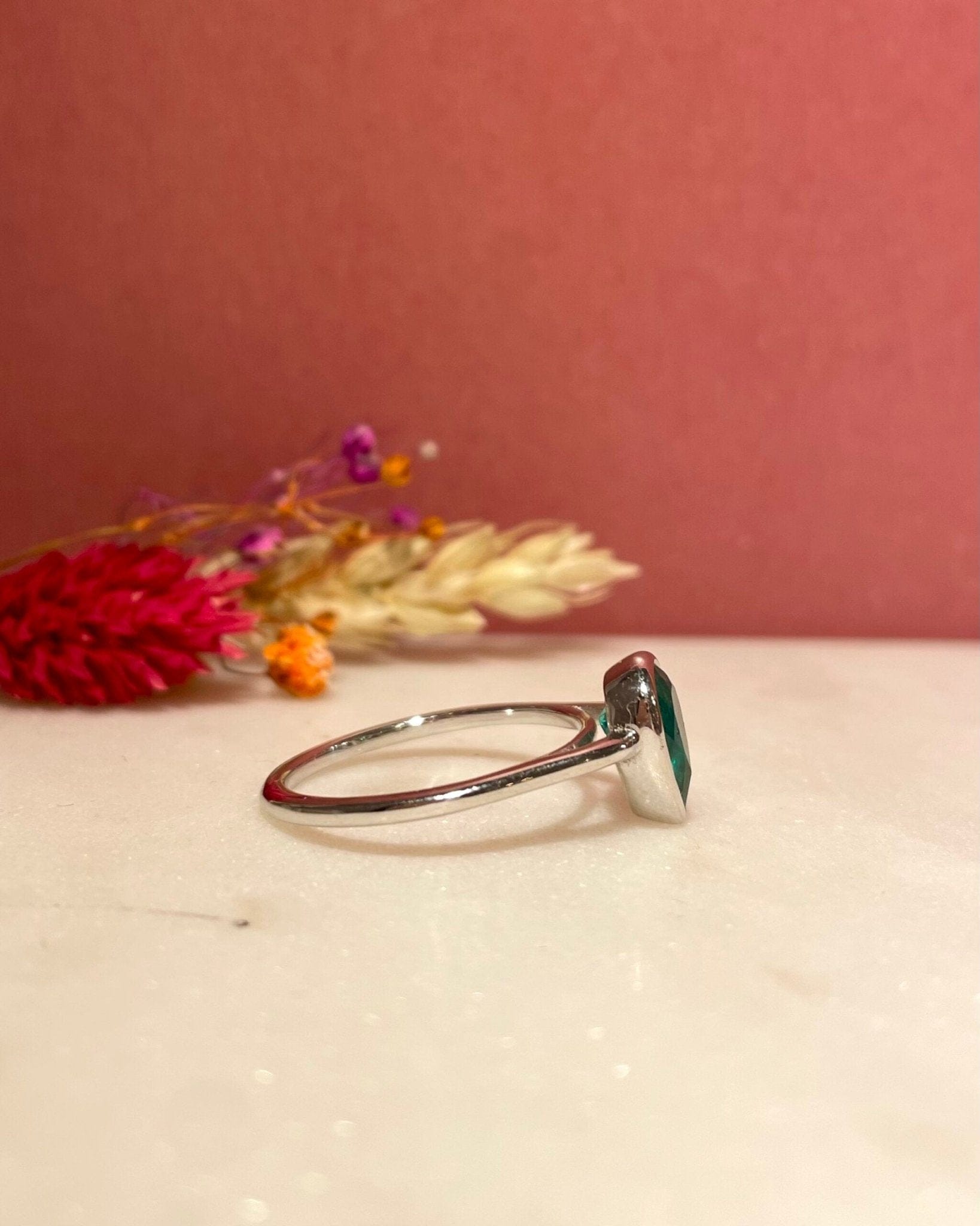 Bague Solitaire Émeraude 1.30 Carat "Katerina" - Elliade Paris