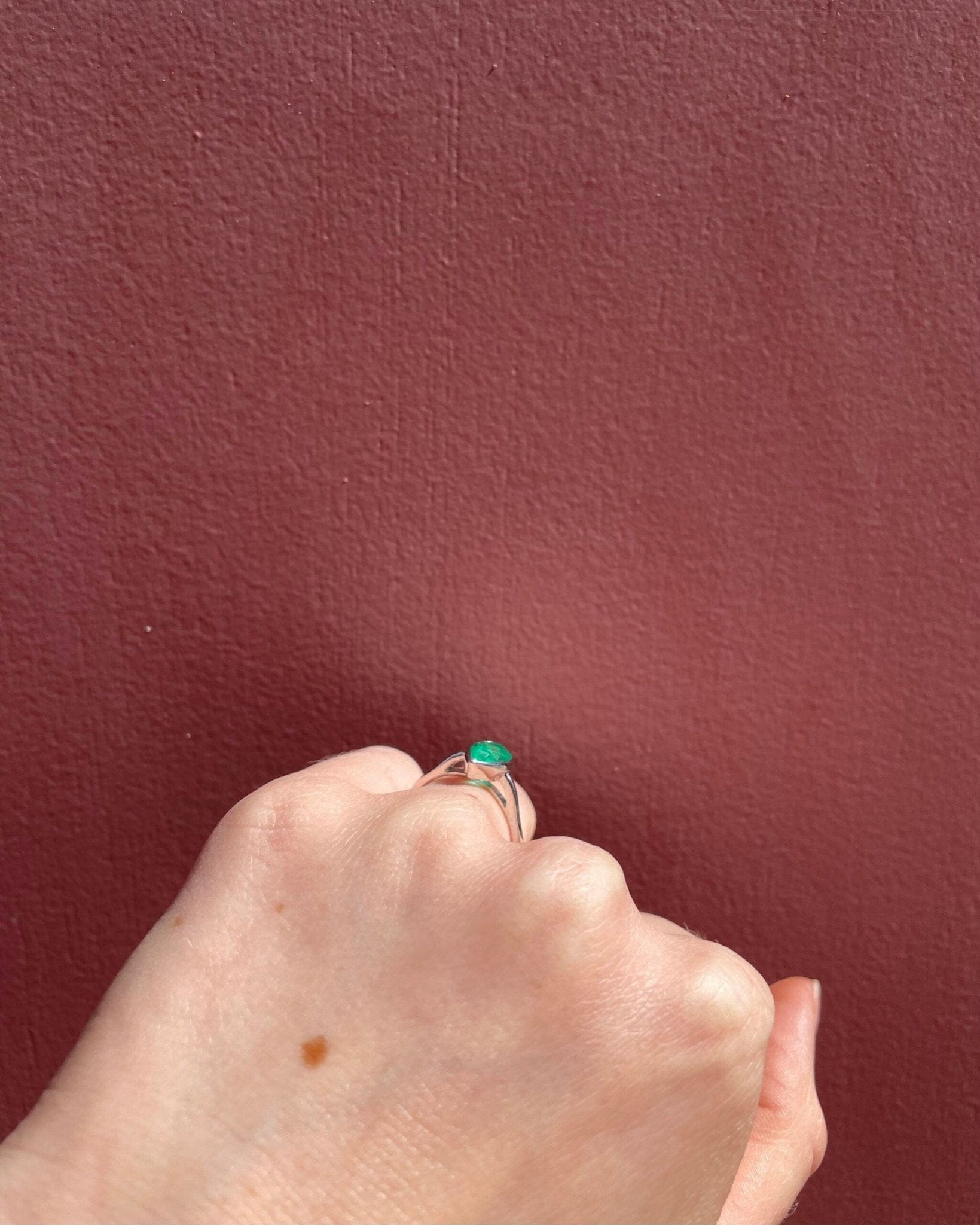 Bague Solitaire Émeraude 1.30 Carat "Katerina" - Elliade Paris