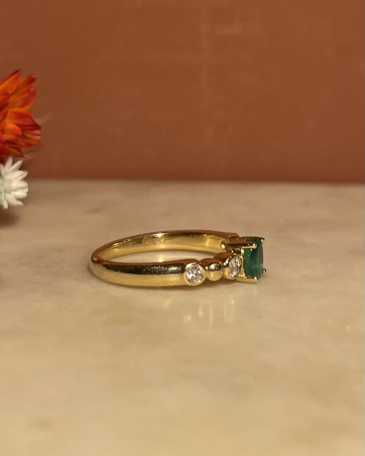 Bague Solitaire Emeraude & Diamants "Dua" - Elliade Paris