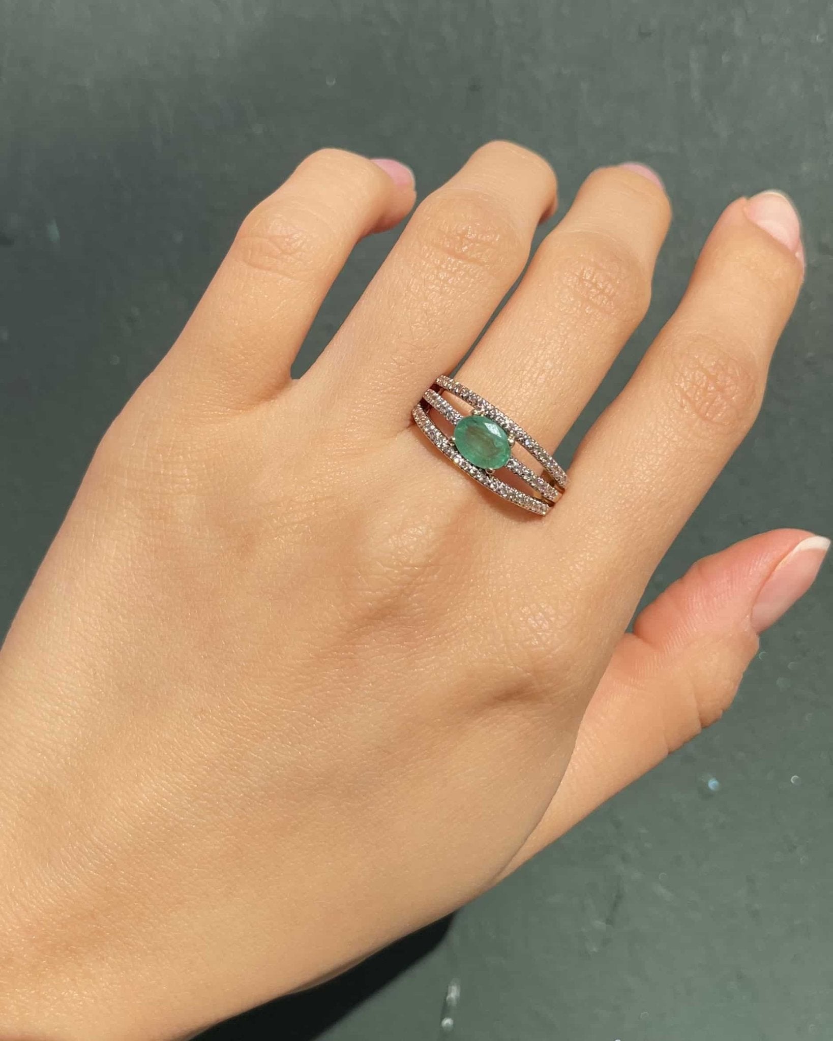 Bague Solitaire émeraude et 56 diamants "Lise" - Elliade Paris