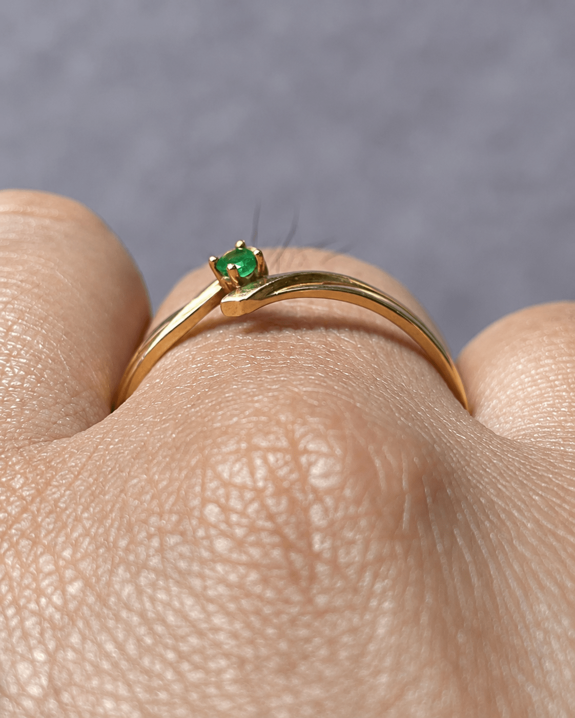 Bague Solitaire Émeraude "Sylvia" - Elliade Paris