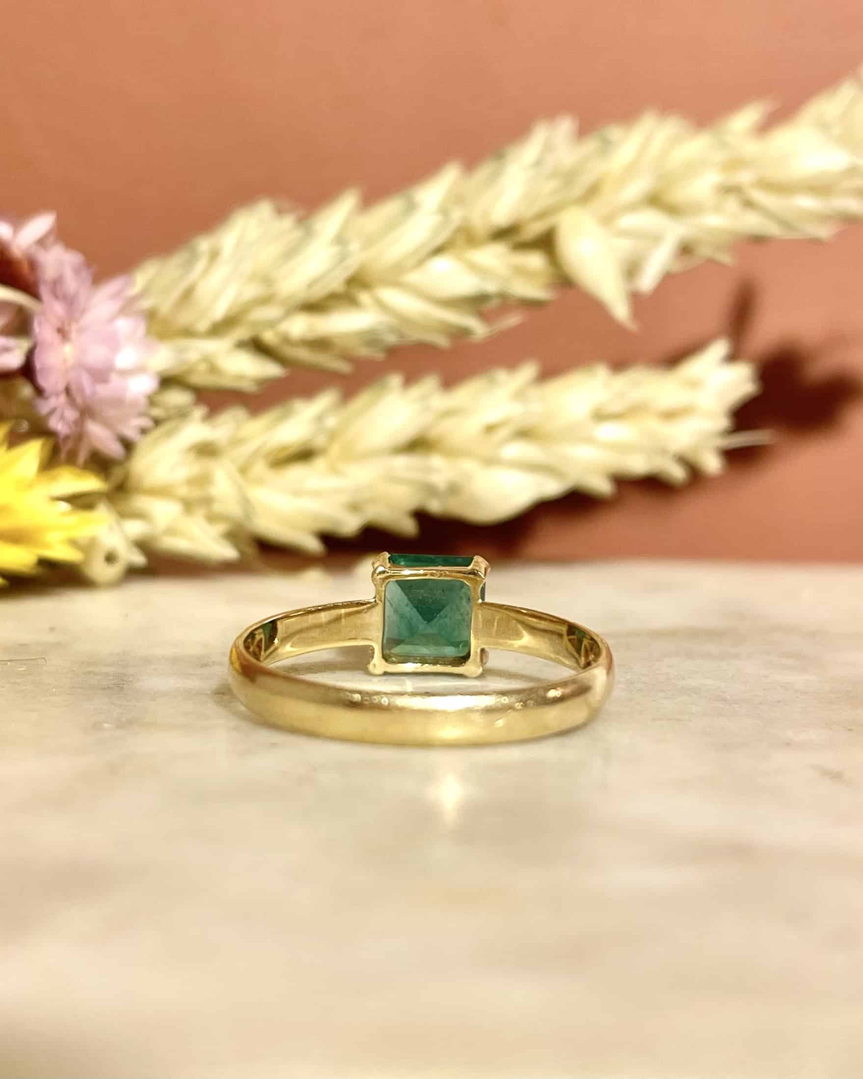 Bague Solitaire Émeraude 0.80 carat "Frances"