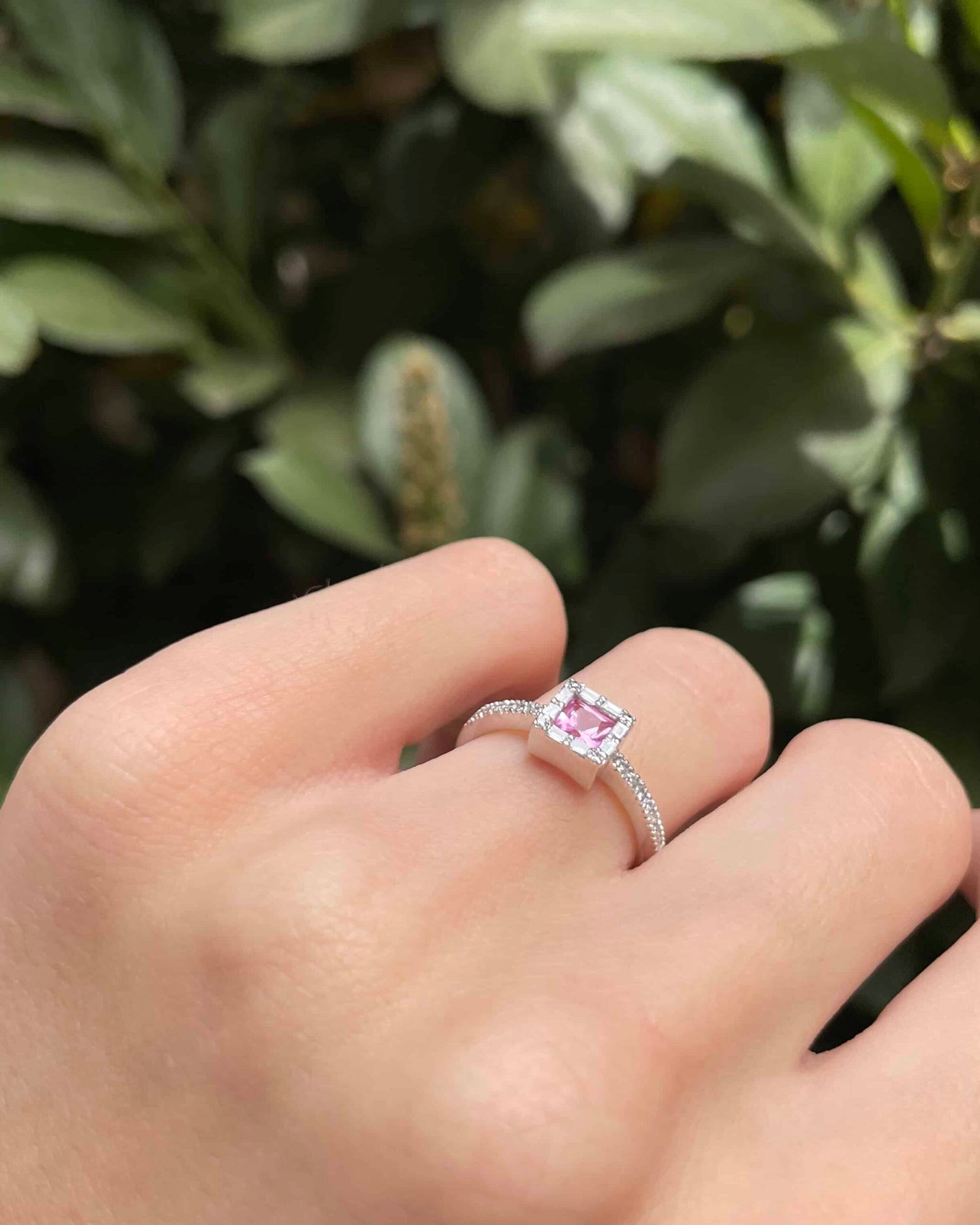 Bague Solitaire Saphir Rose 0.30 carat & 26 Diamants "Naomi"