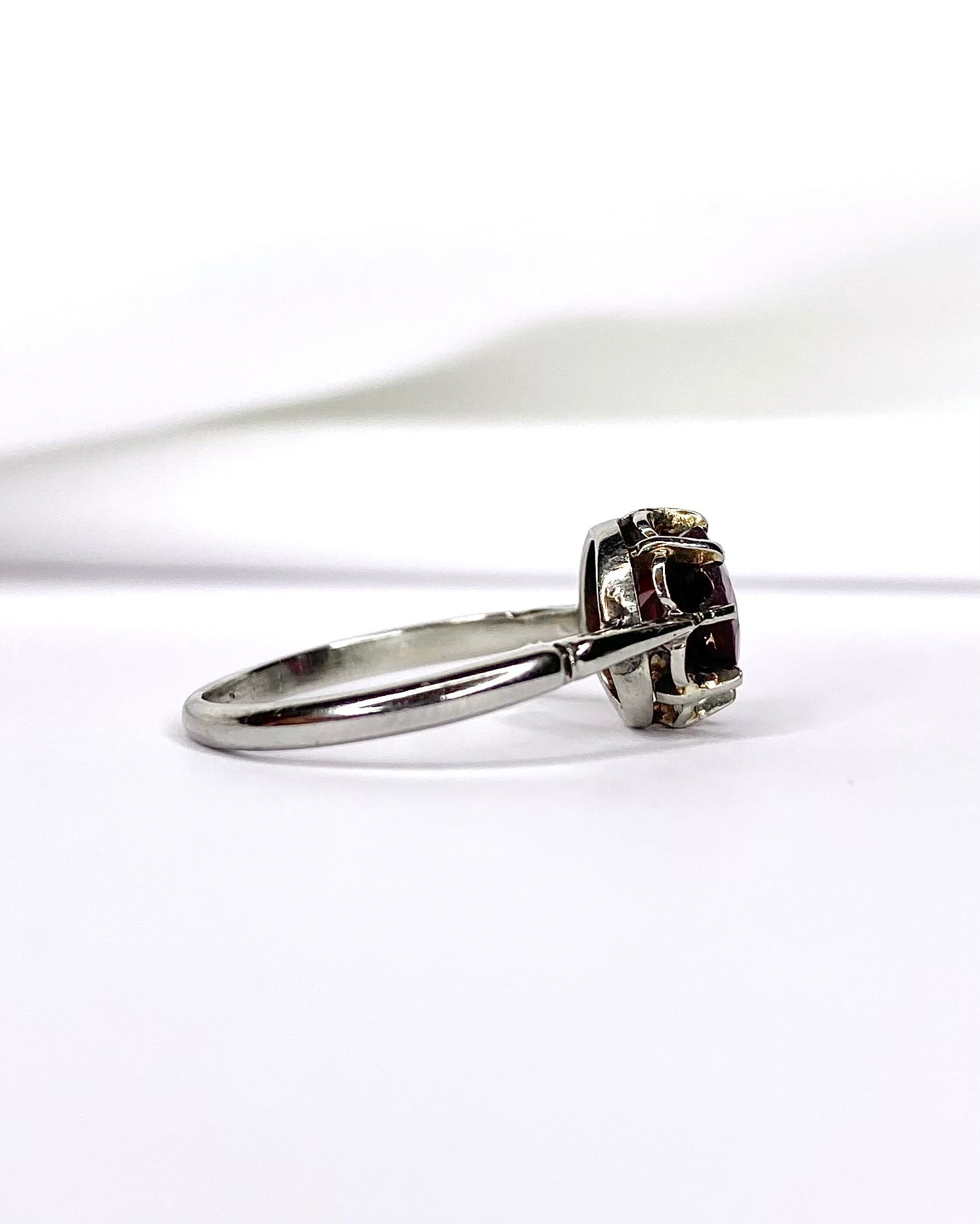 Bague Solitaire Grenat 1.35 carat "Andrea" - Elliade Paris