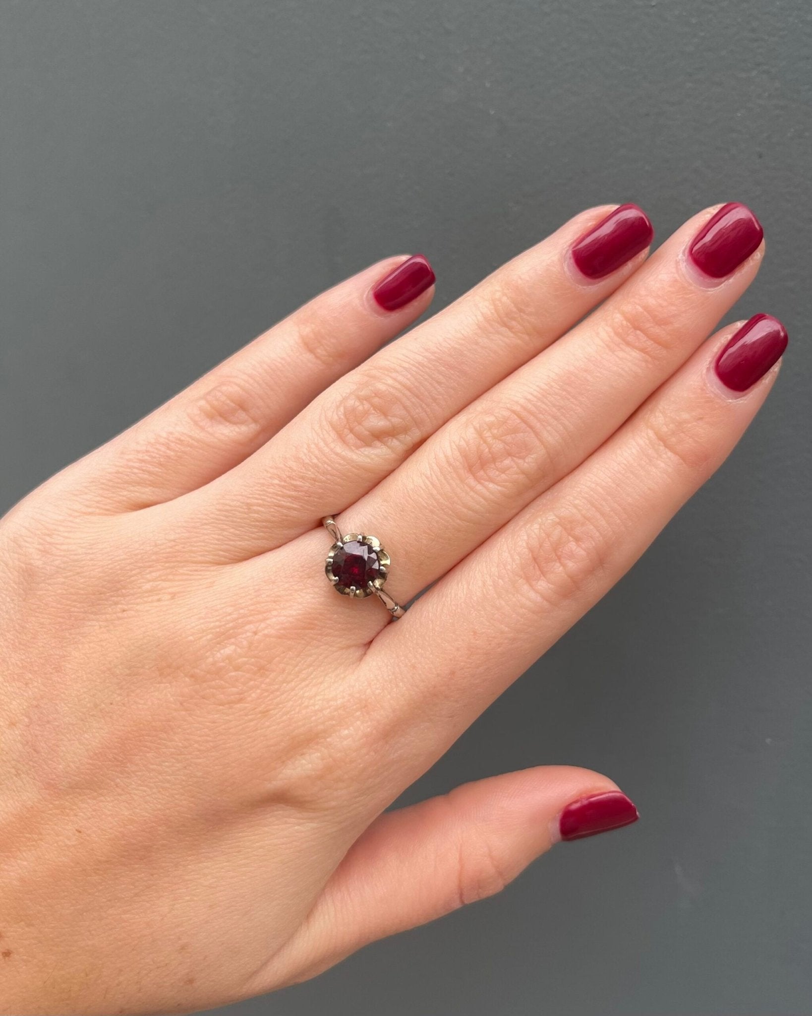 Bague Solitaire Grenat 1.35 carat "Raphaela" - Elliade Paris