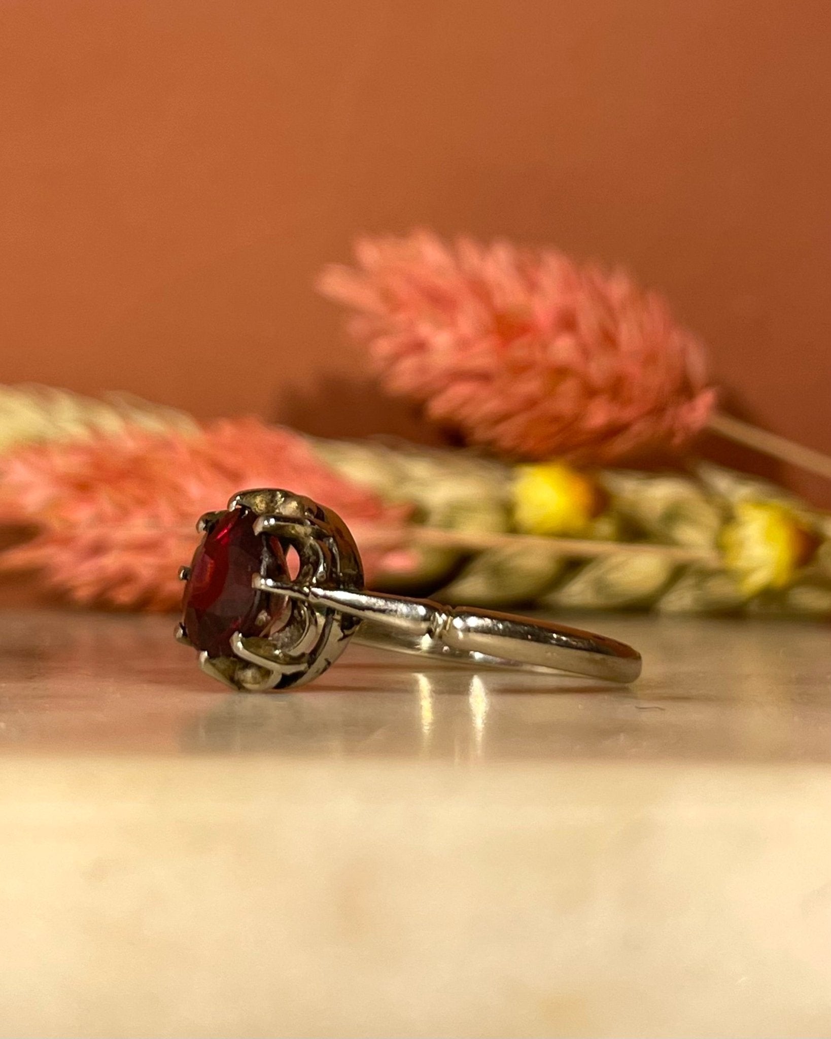 Bague Solitaire Grenat 1.35 carat "Raphaela" - Elliade Paris