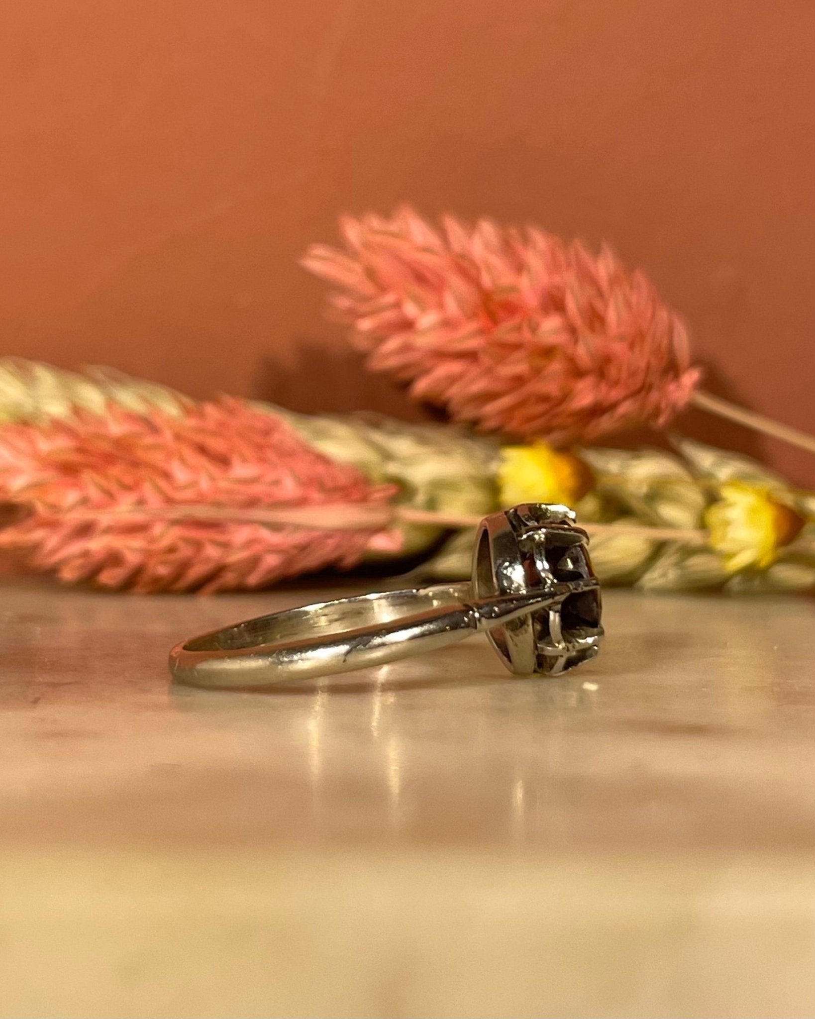 Bague Solitaire Grenat 1.35 carat "Raphaela" - Elliade Paris