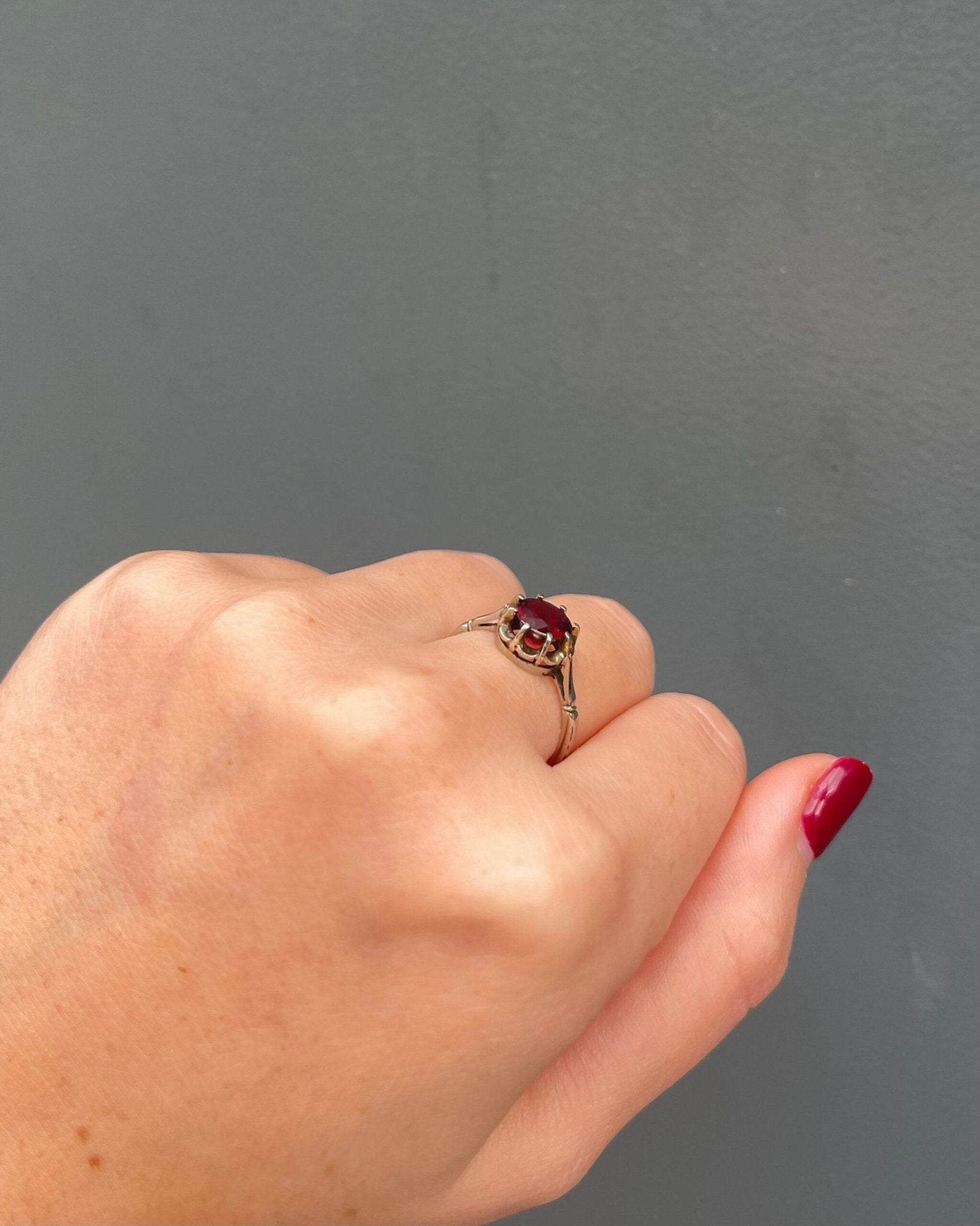 Bague Solitaire Grenat 1.35 carat "Raphaela" - Elliade Paris