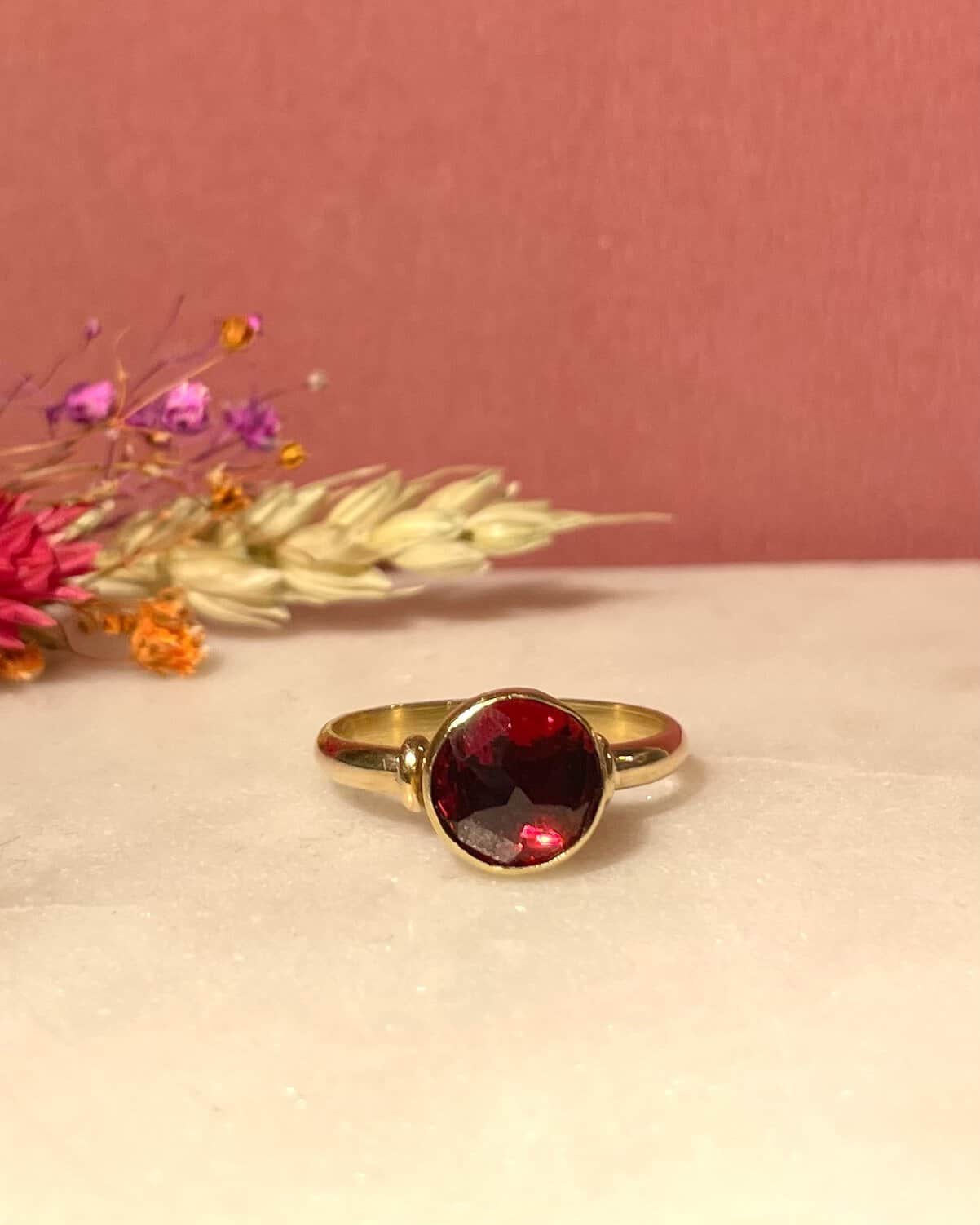 Bague Solitaire Grenat 1.45 Carat "Laurianne" - Elliade Paris