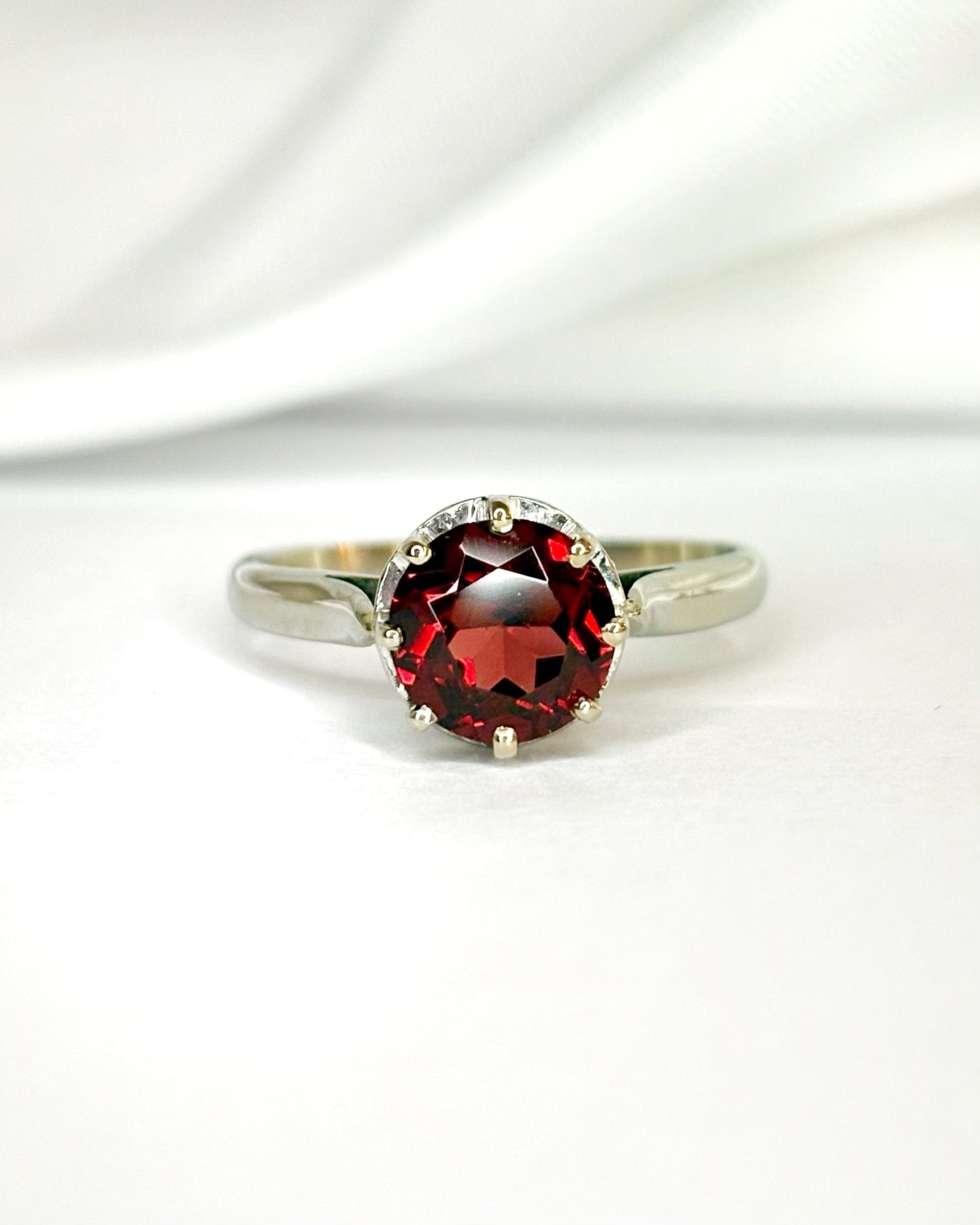 Bague Solitaire Grenat 2.15 carats "Rina" - Elliade Paris