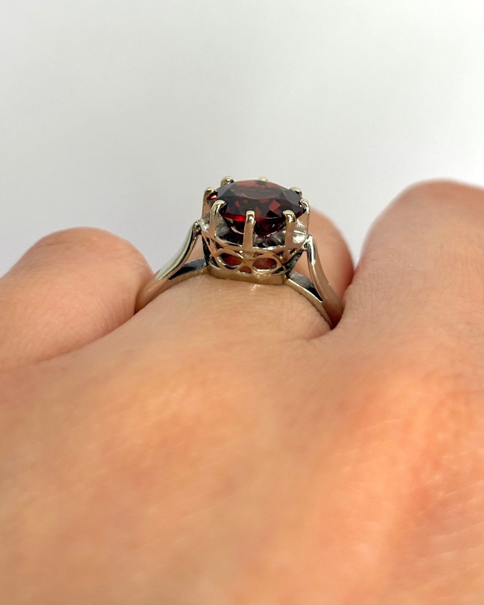 Bague Solitaire Grenat 2.15 carats "Rina" - Elliade Paris